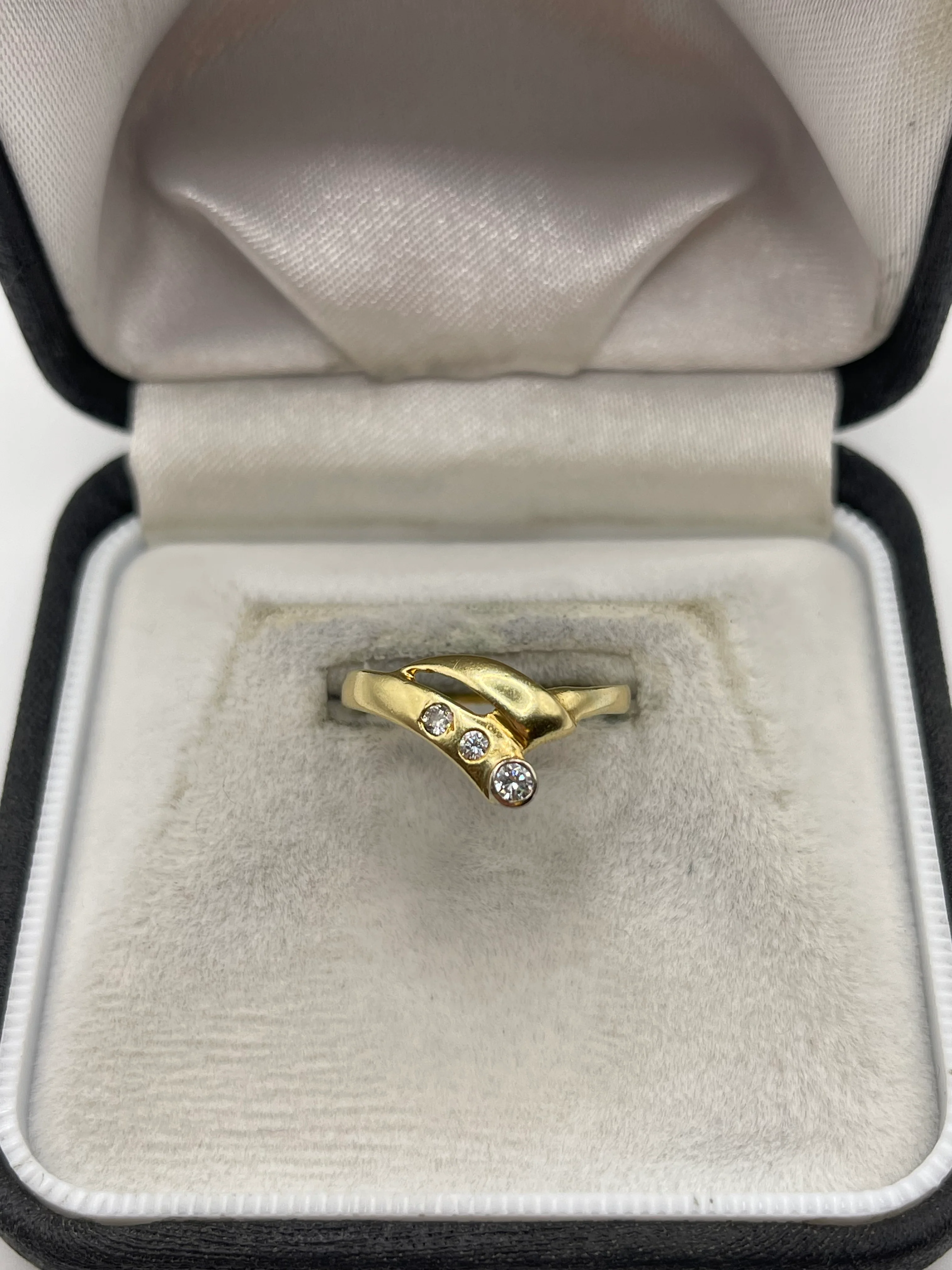 18ct gold diamond ring