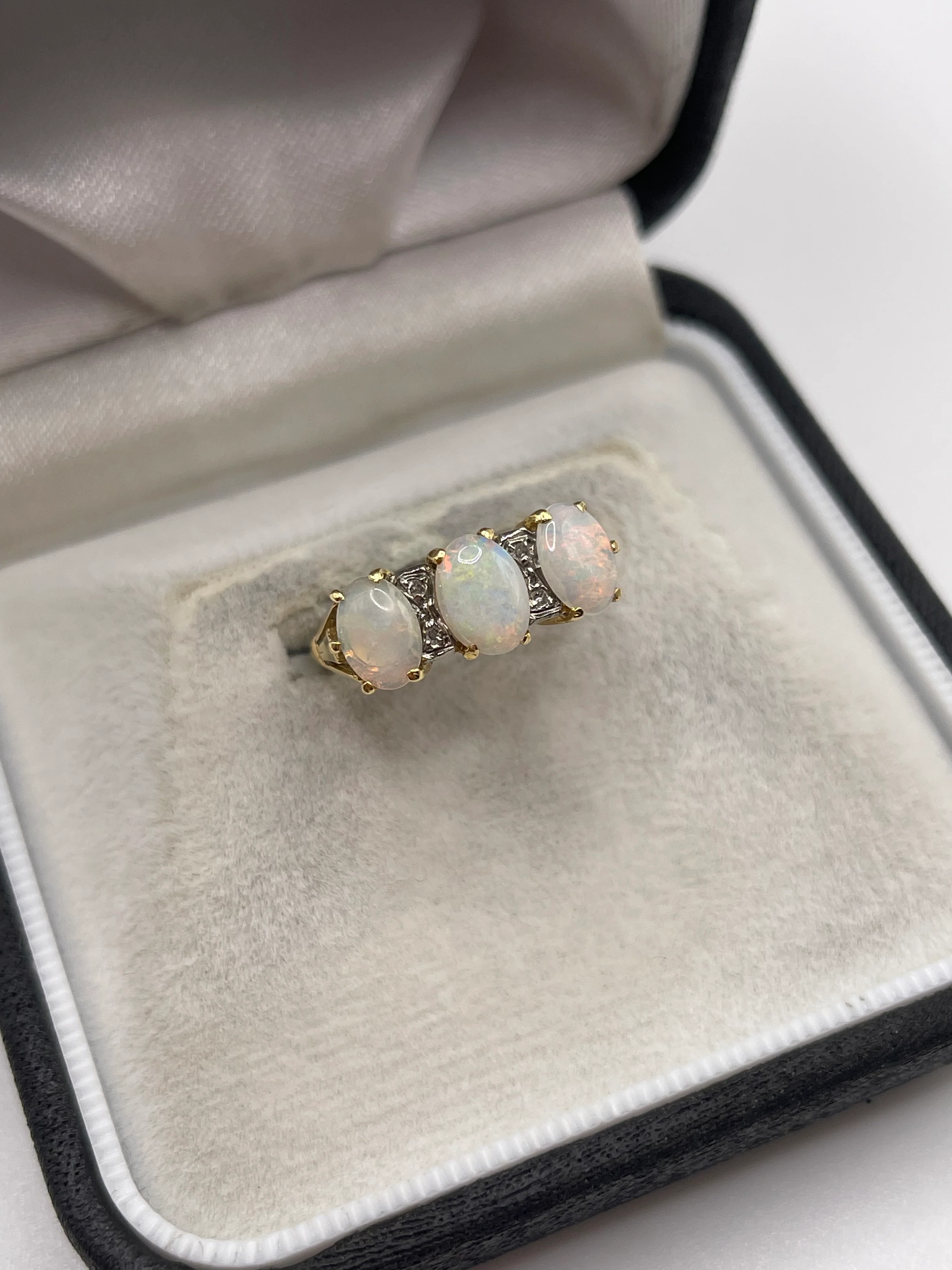 18ct gold opal and diamond ring - Image 2