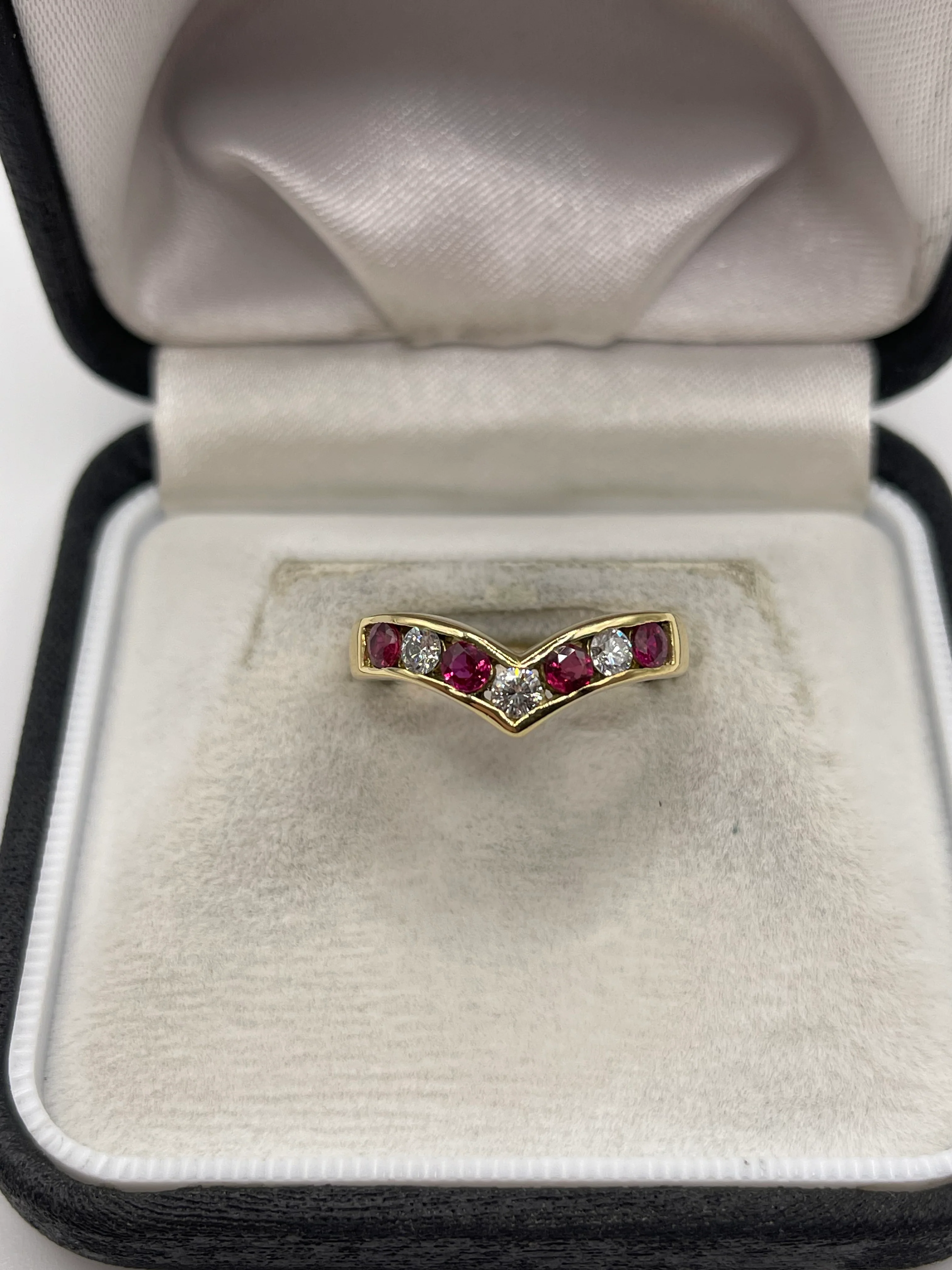 18ct gold ruby and diamond ring