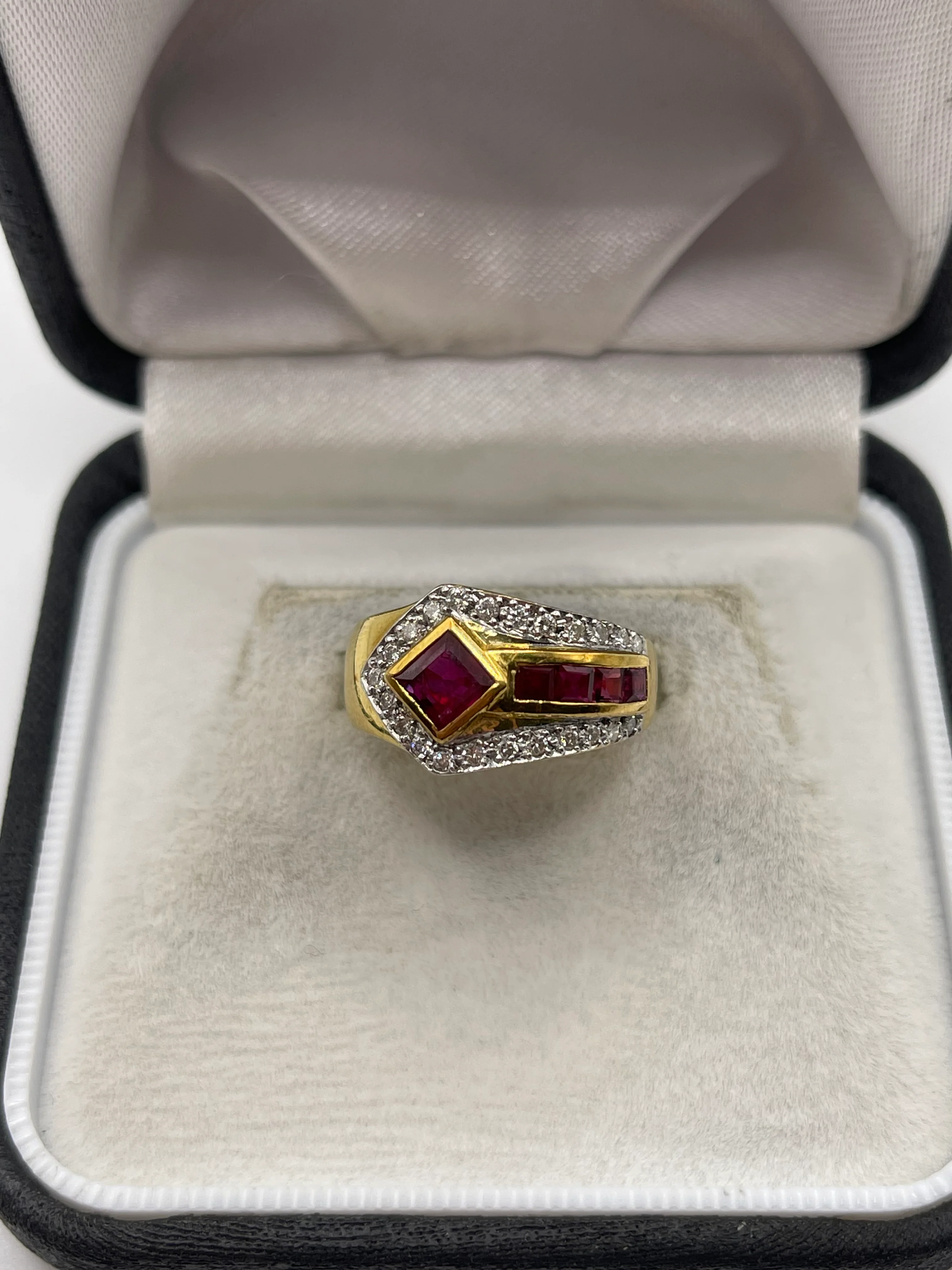 18ct gold ruby and diamond ring