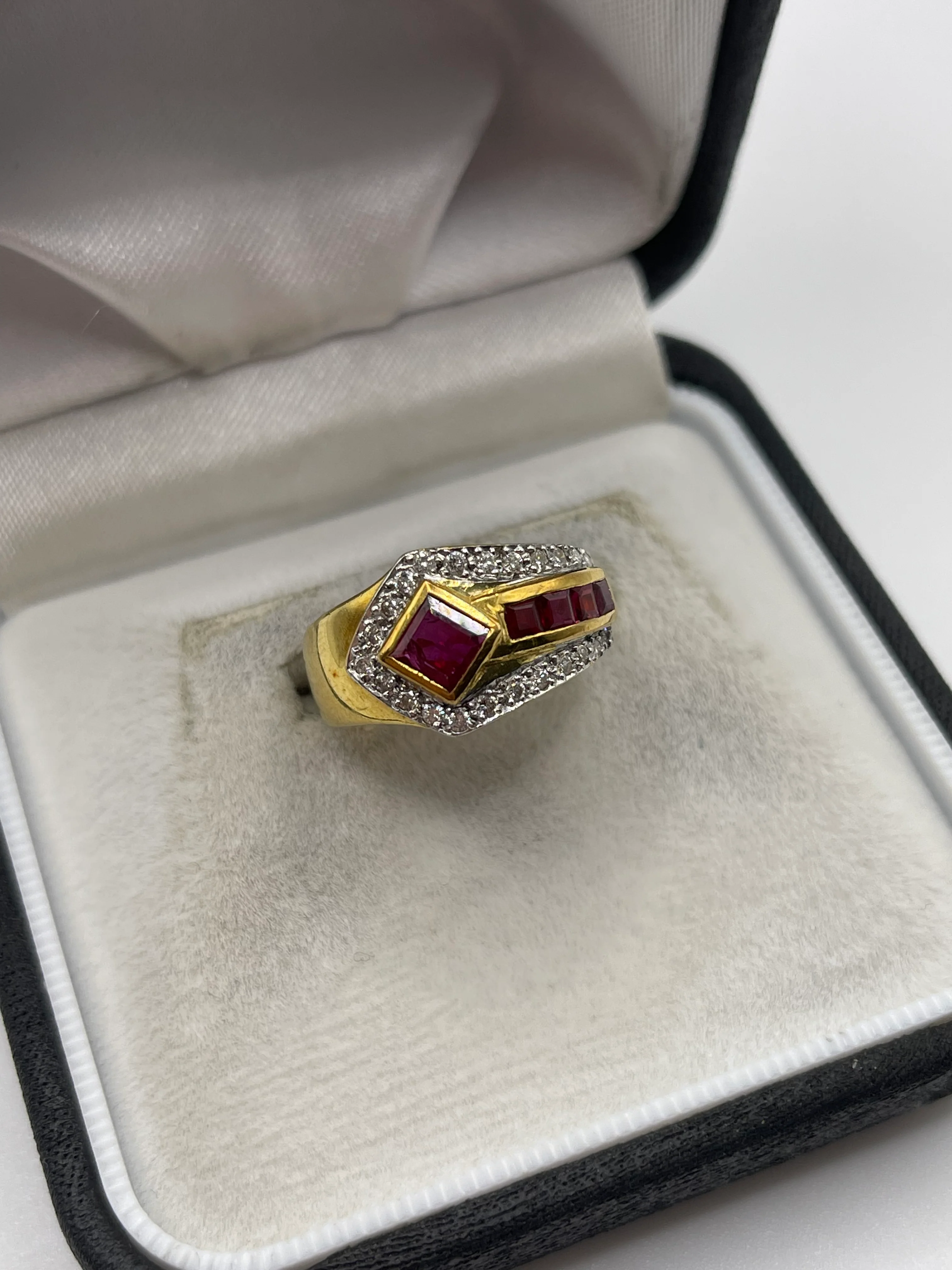 18ct gold ruby and diamond ring - Image 2