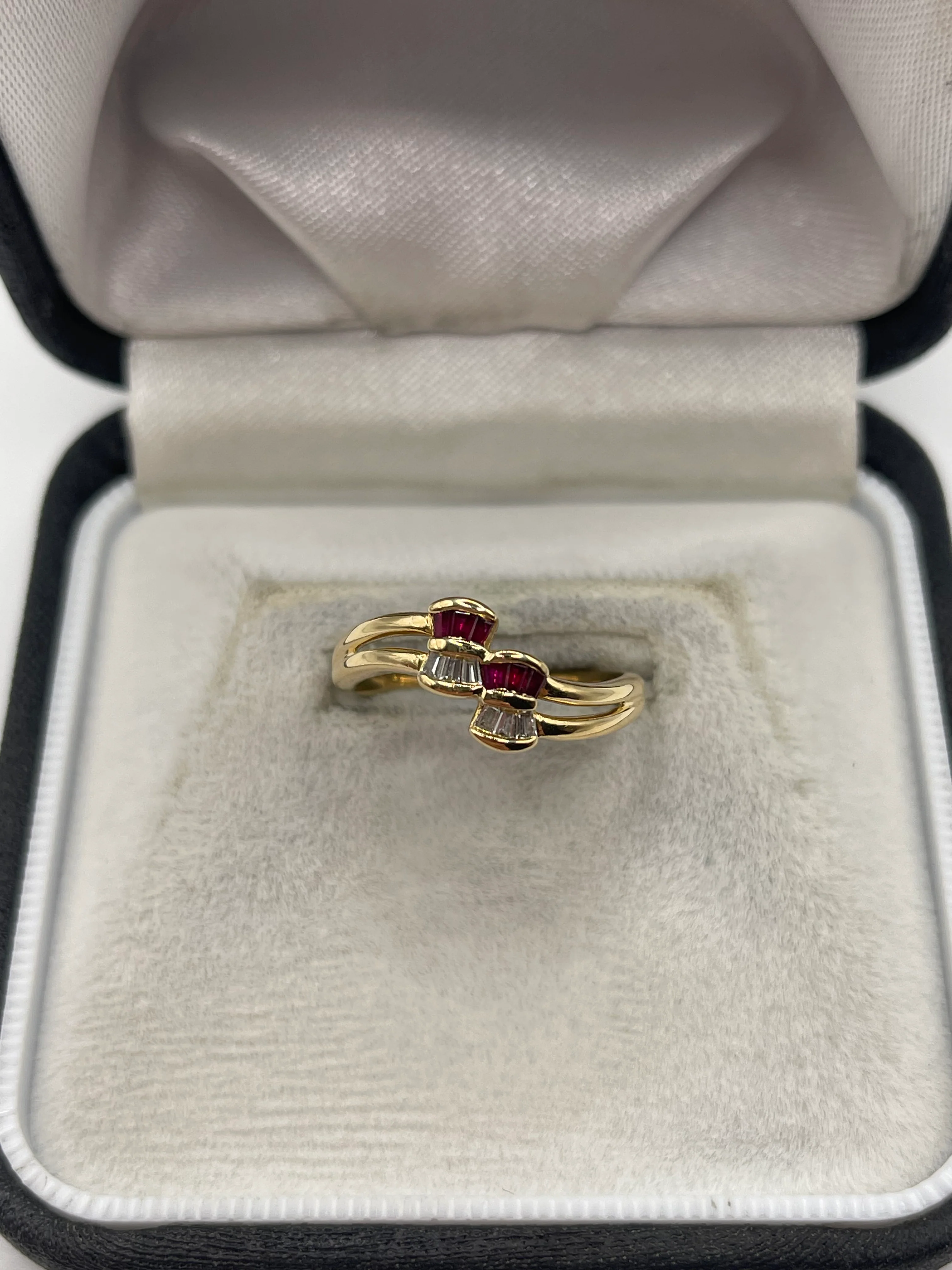 18ct gold ruby and diamond ring