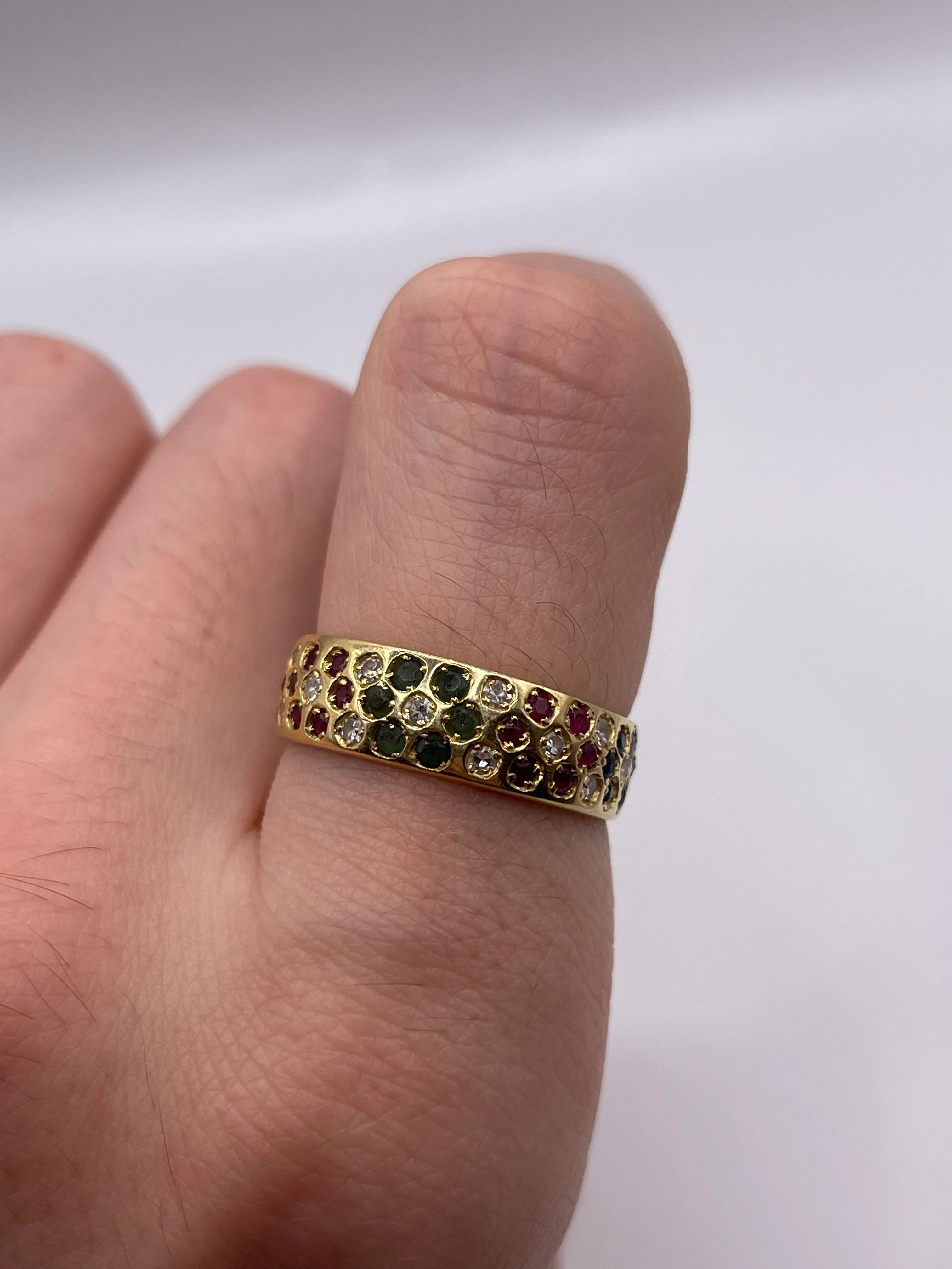 18ct gold ruby, sapphire, emerald and diamond ring - Image 4