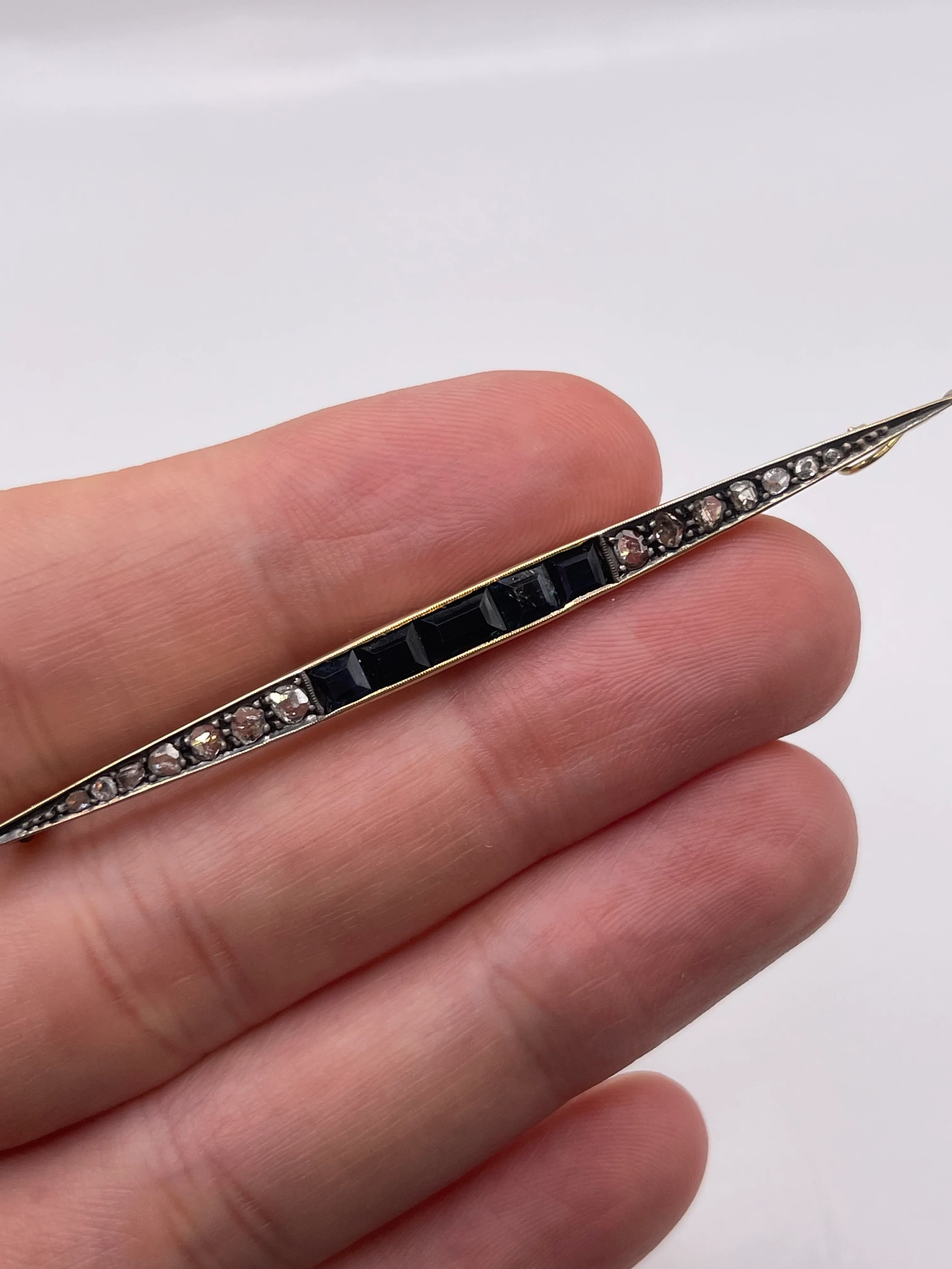 18ct gold sapphire and diamond brooch
