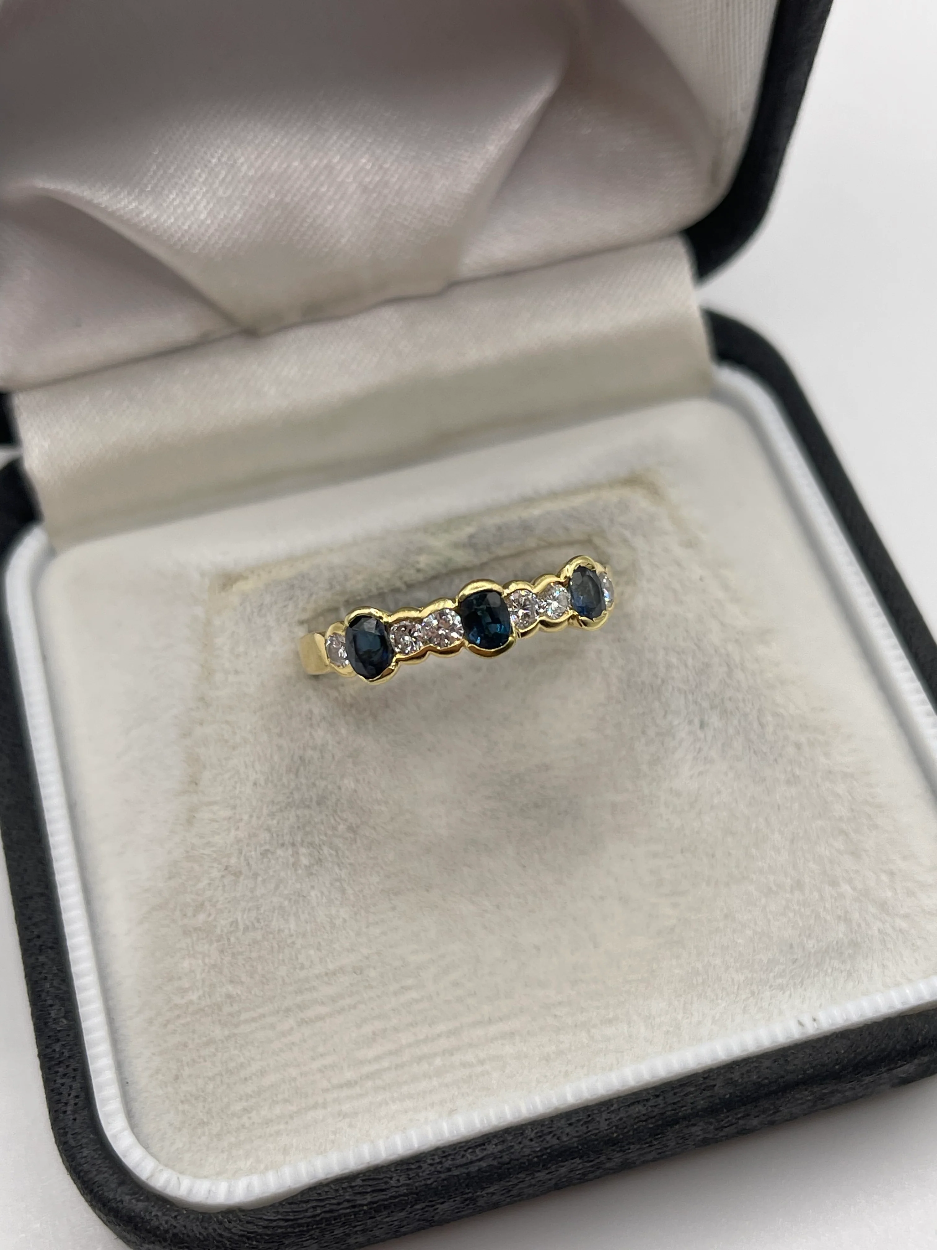 18ct gold sapphire and diamond ring - Image 2