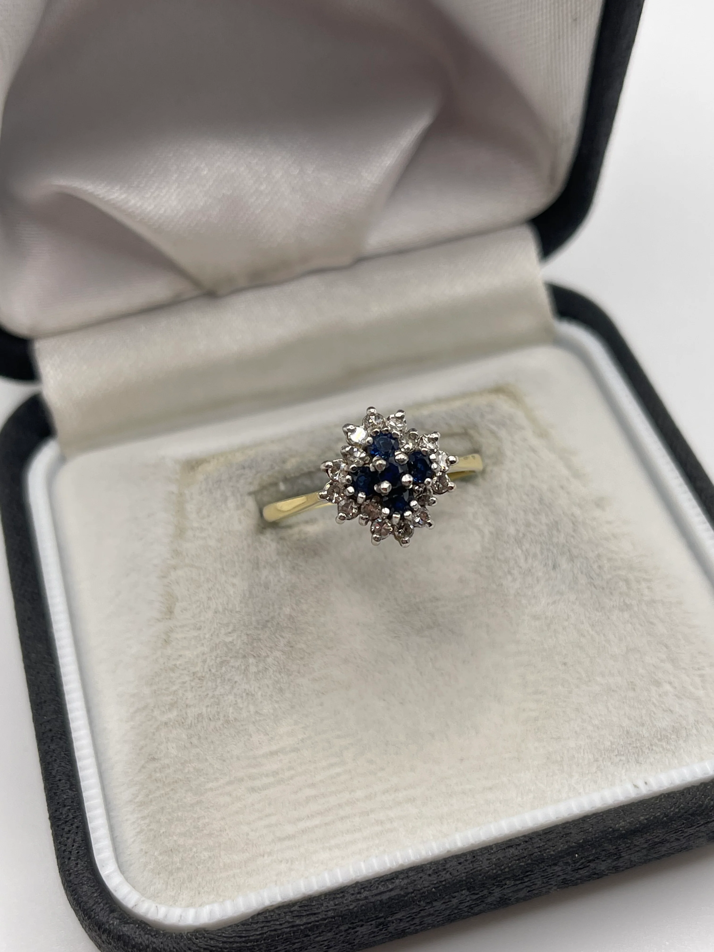18ct gold sapphire and diamond ring - Image 2