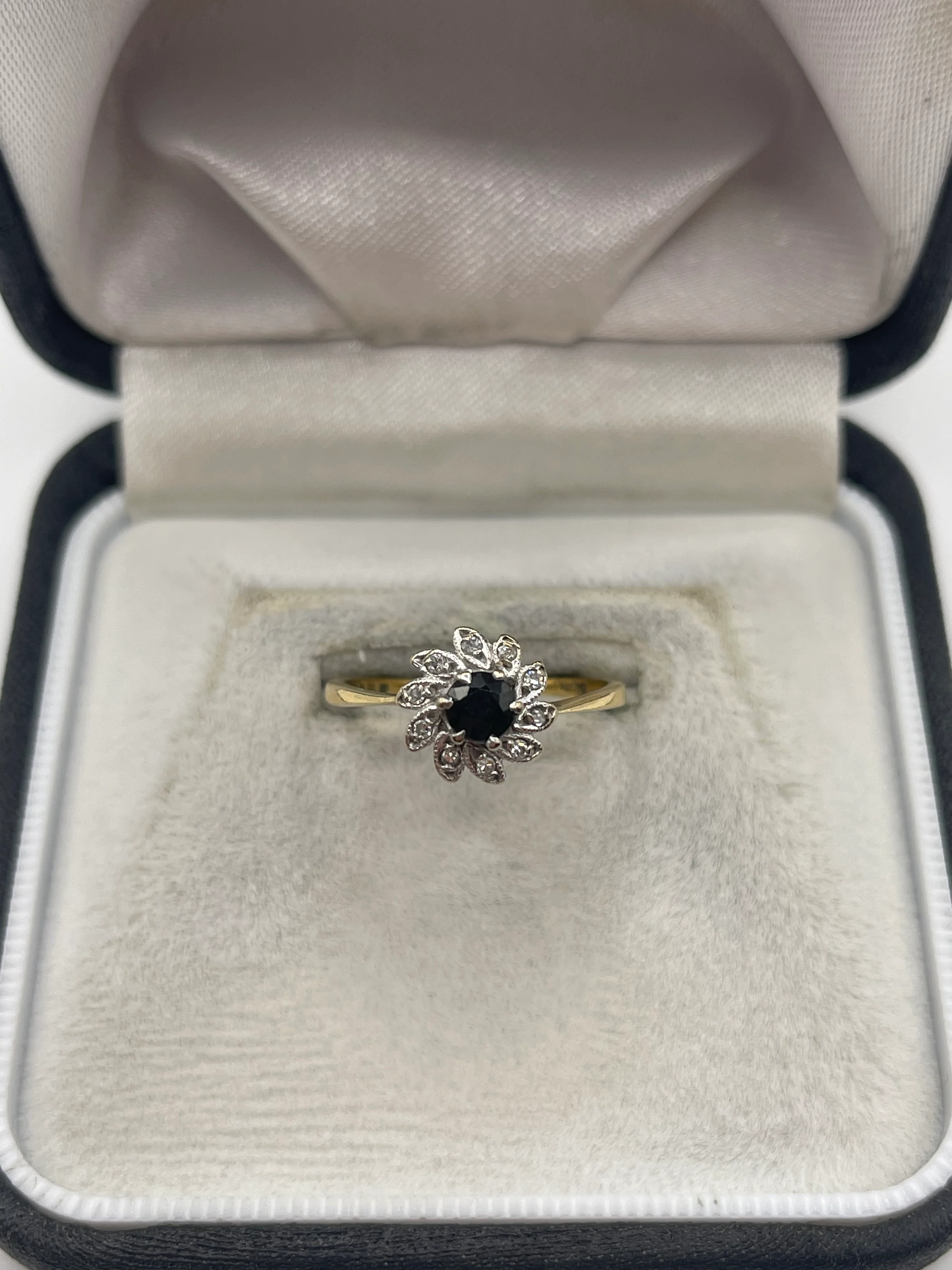 18ct gold sapphire and diamond ring