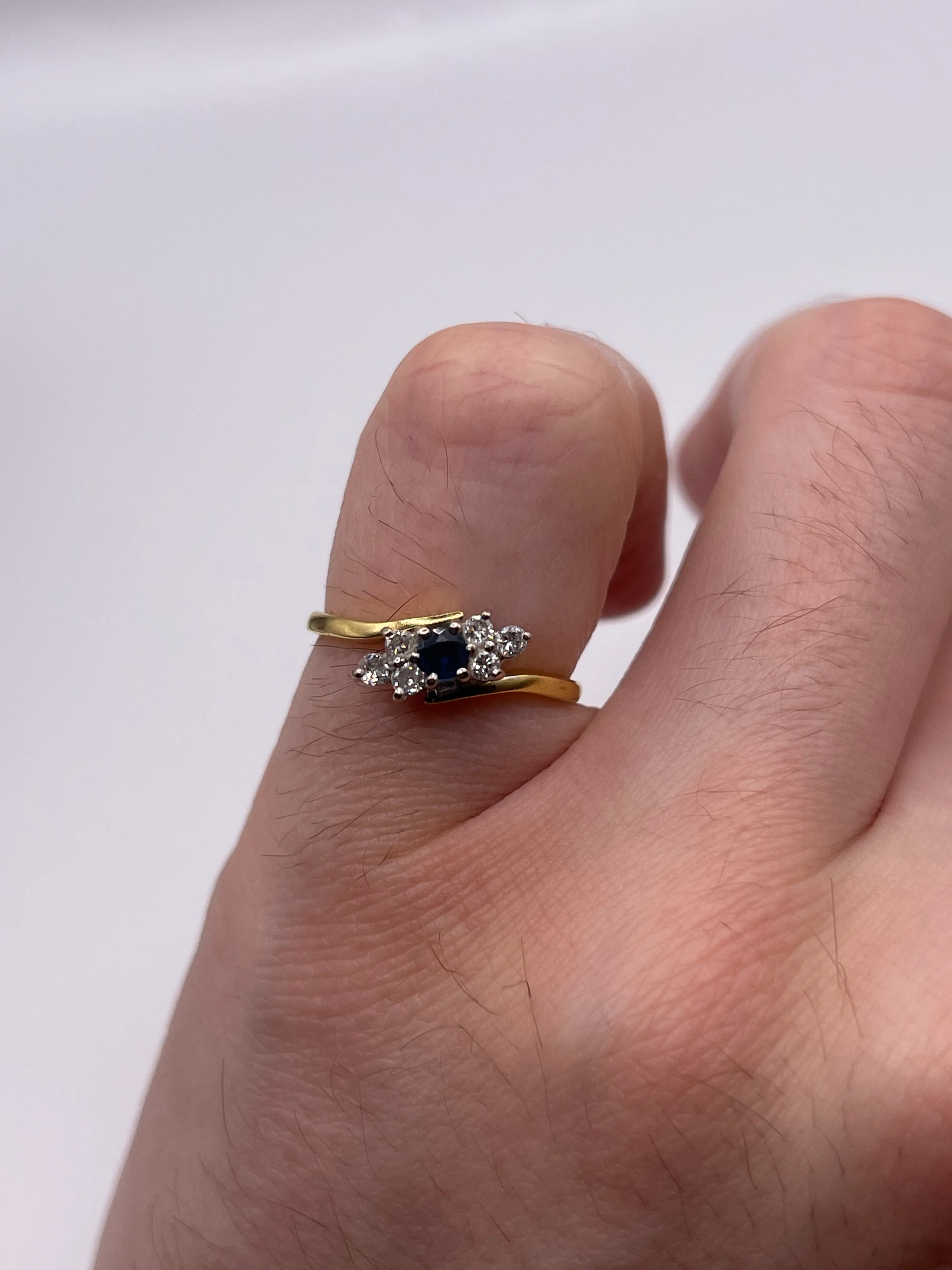 18ct gold sapphire and diamond ring - Image 4
