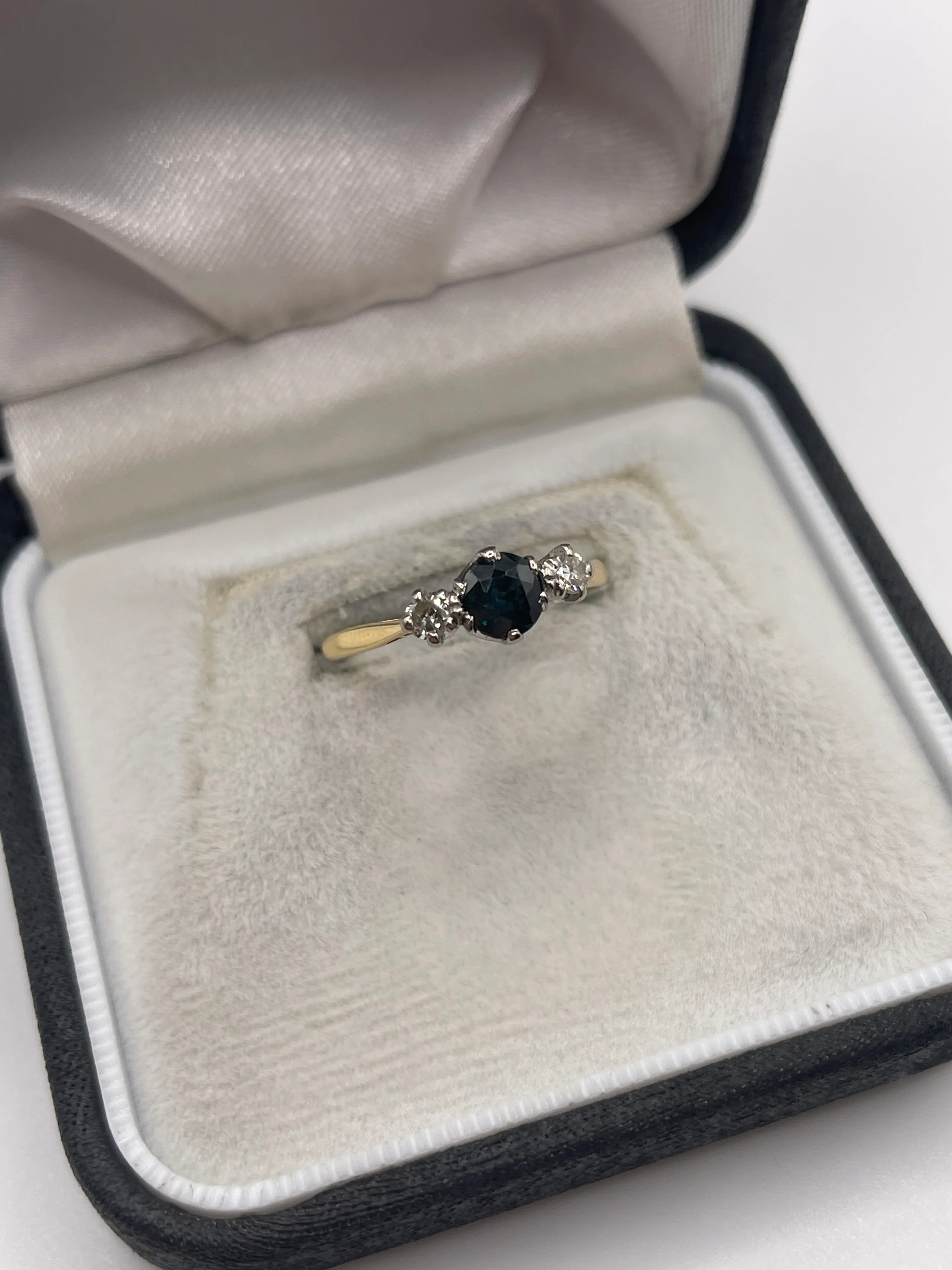 18ct gold sapphire and diamond ring - Image 2