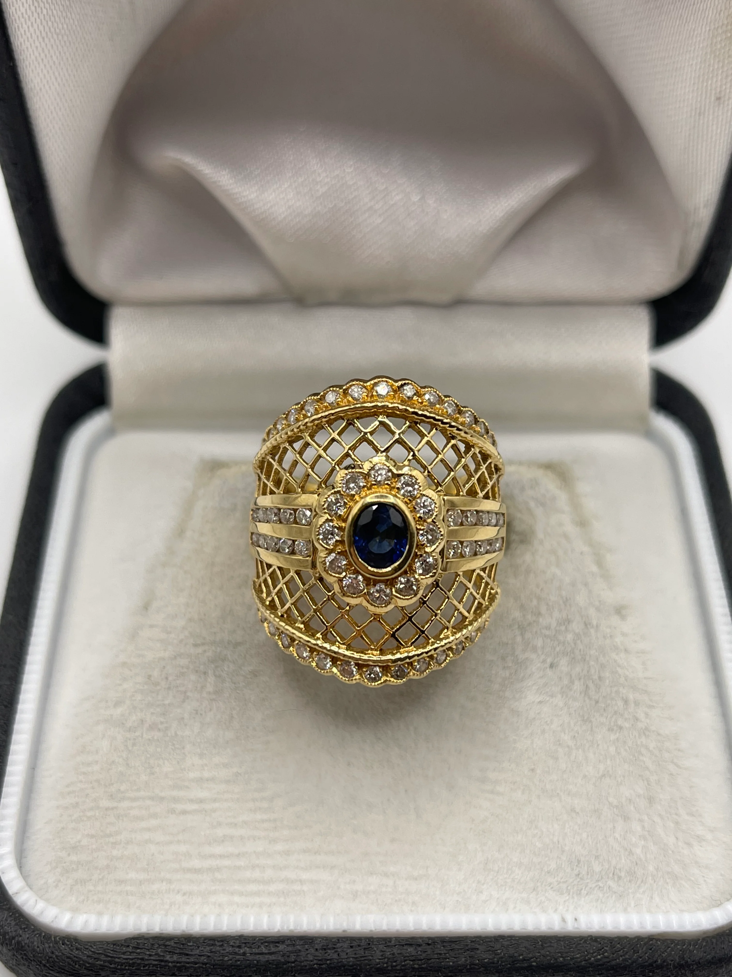 18ct gold sapphire and diamond ring