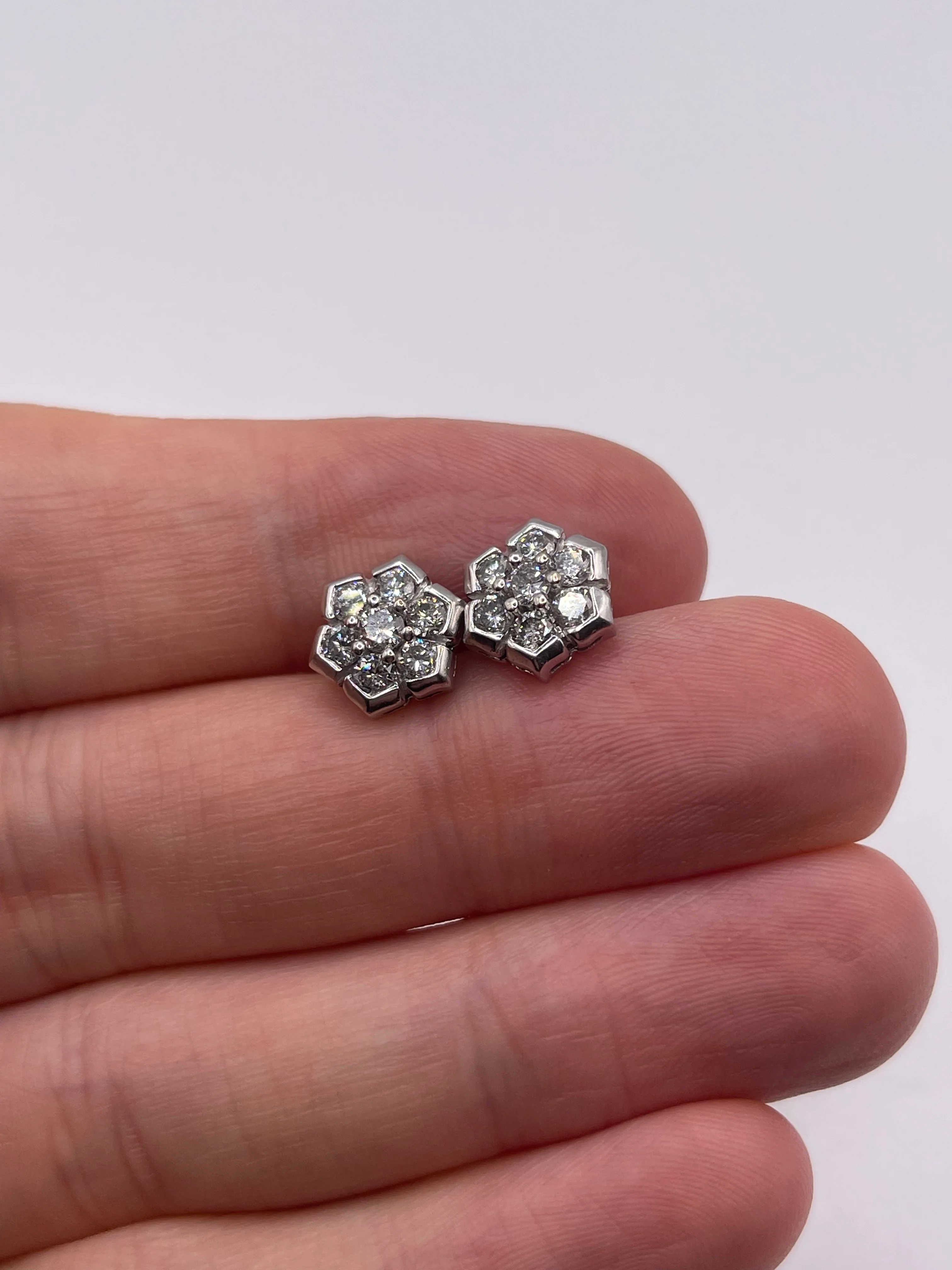 18ct white gold 1ct diamond cluster earrings - Image 2