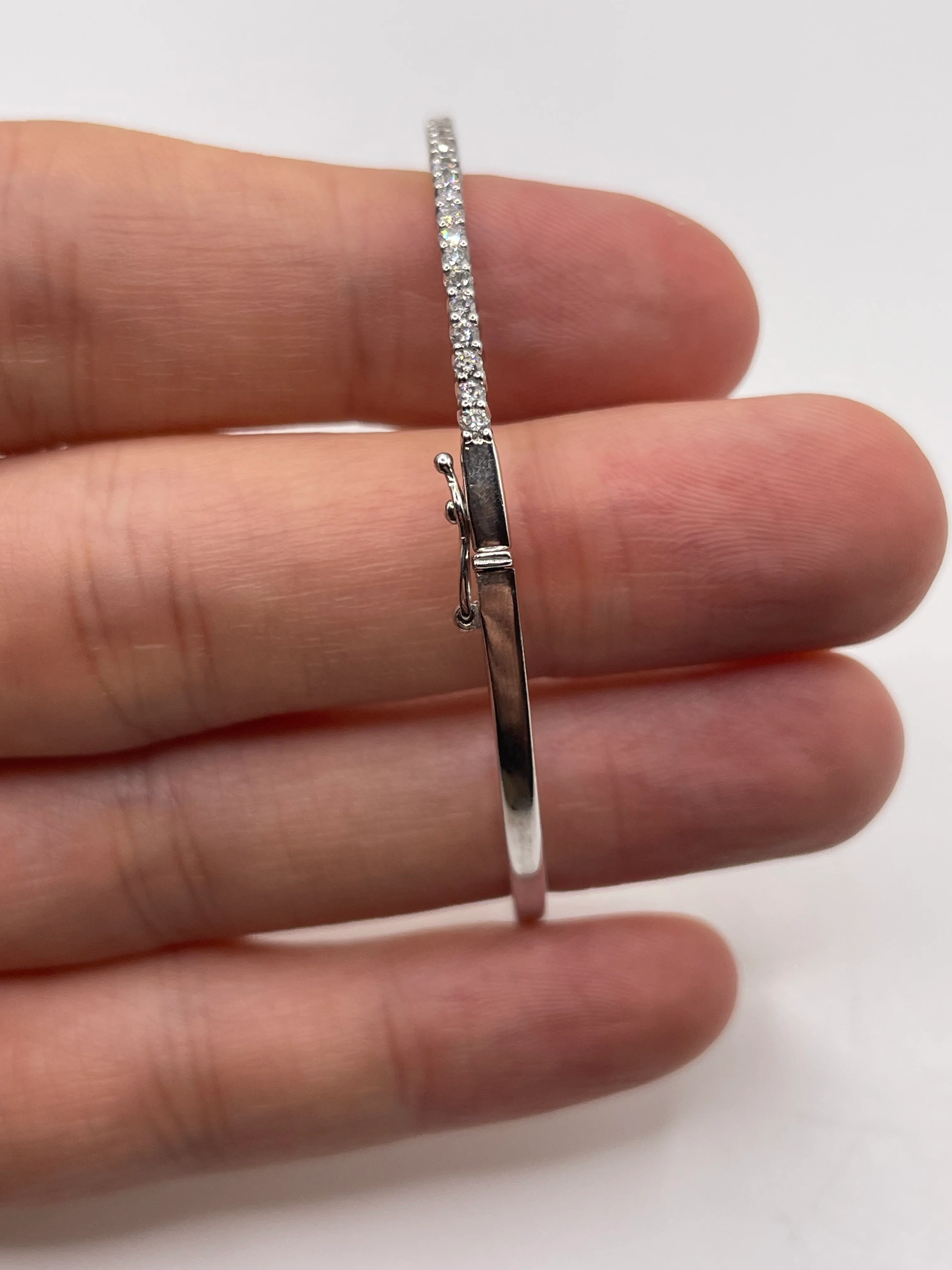 18ct white gold diamond bangle - Image 2