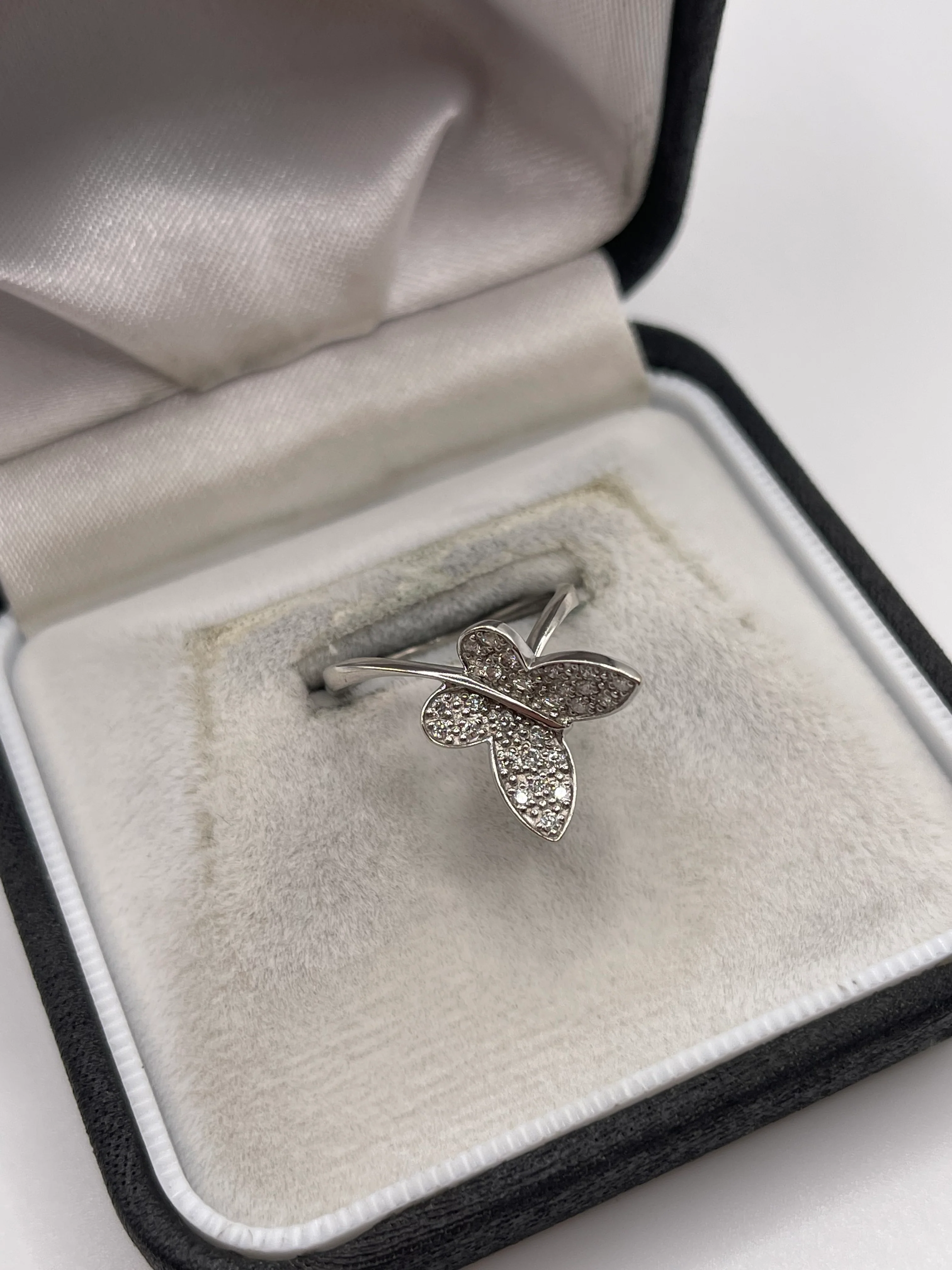 18ct white gold diamond cluster ring - Image 2
