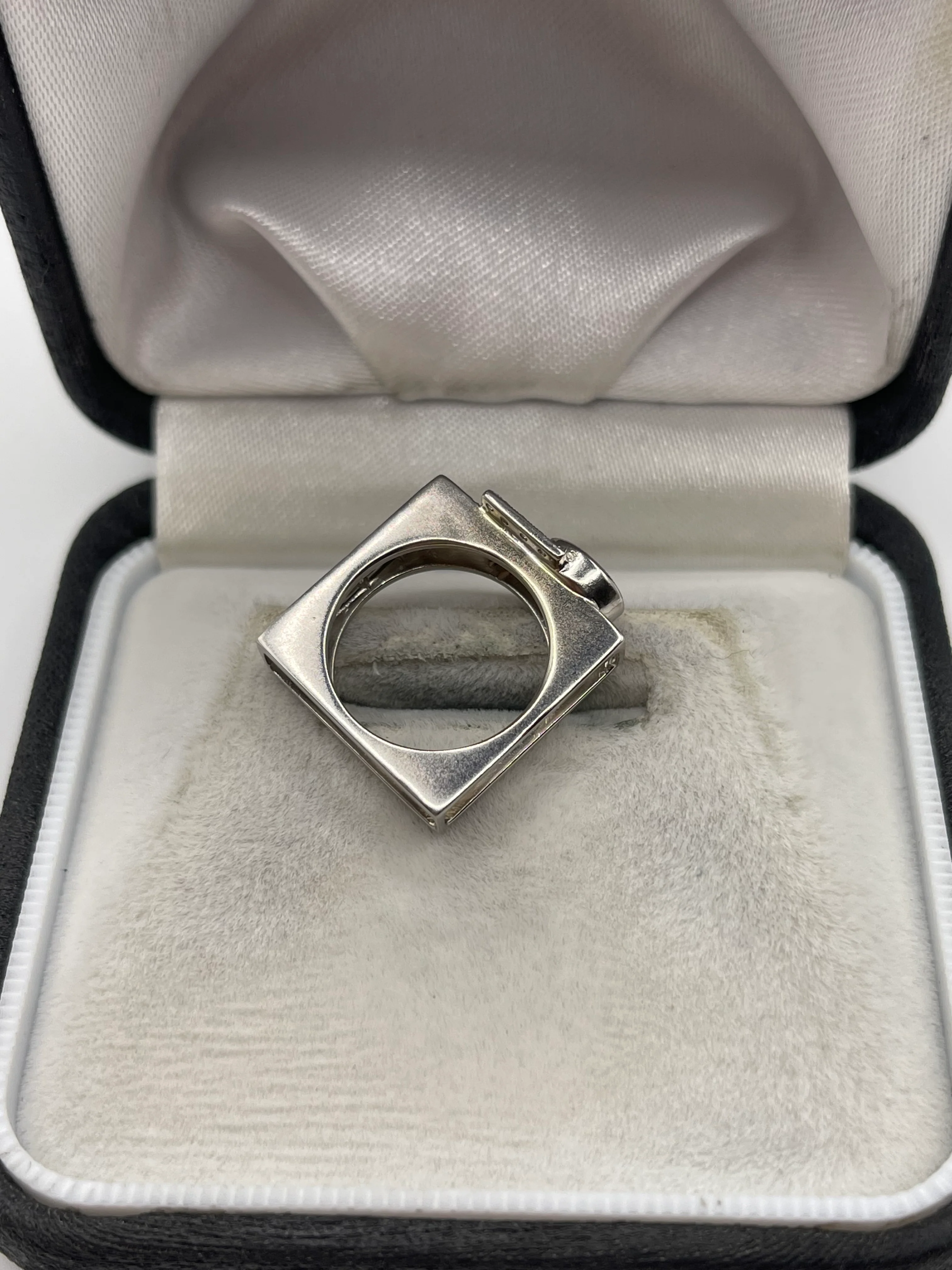 18ct white gold orange sapphire and diamond ring - Image 3