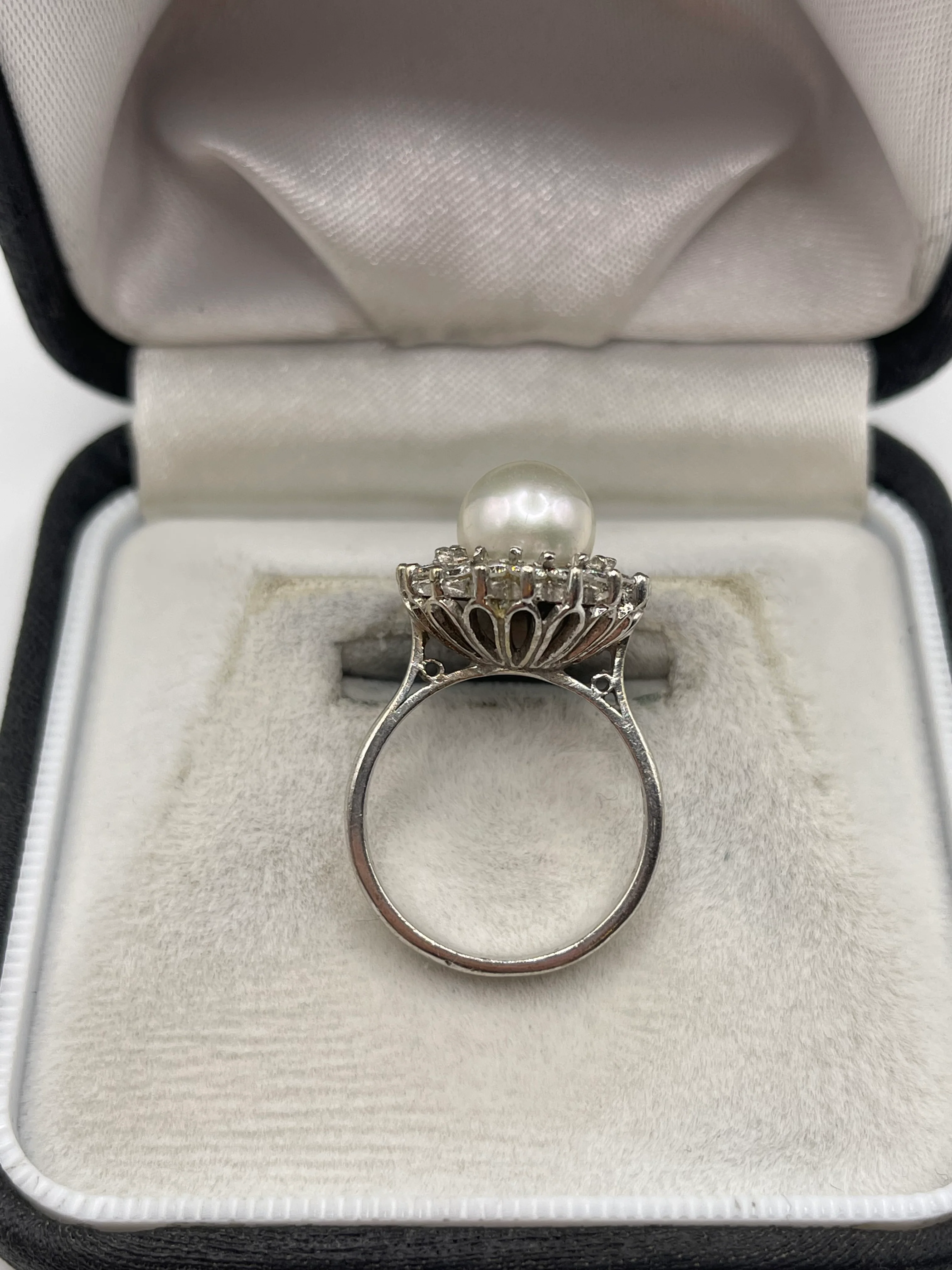18ct white gold pearl and diamond ring - Image 3