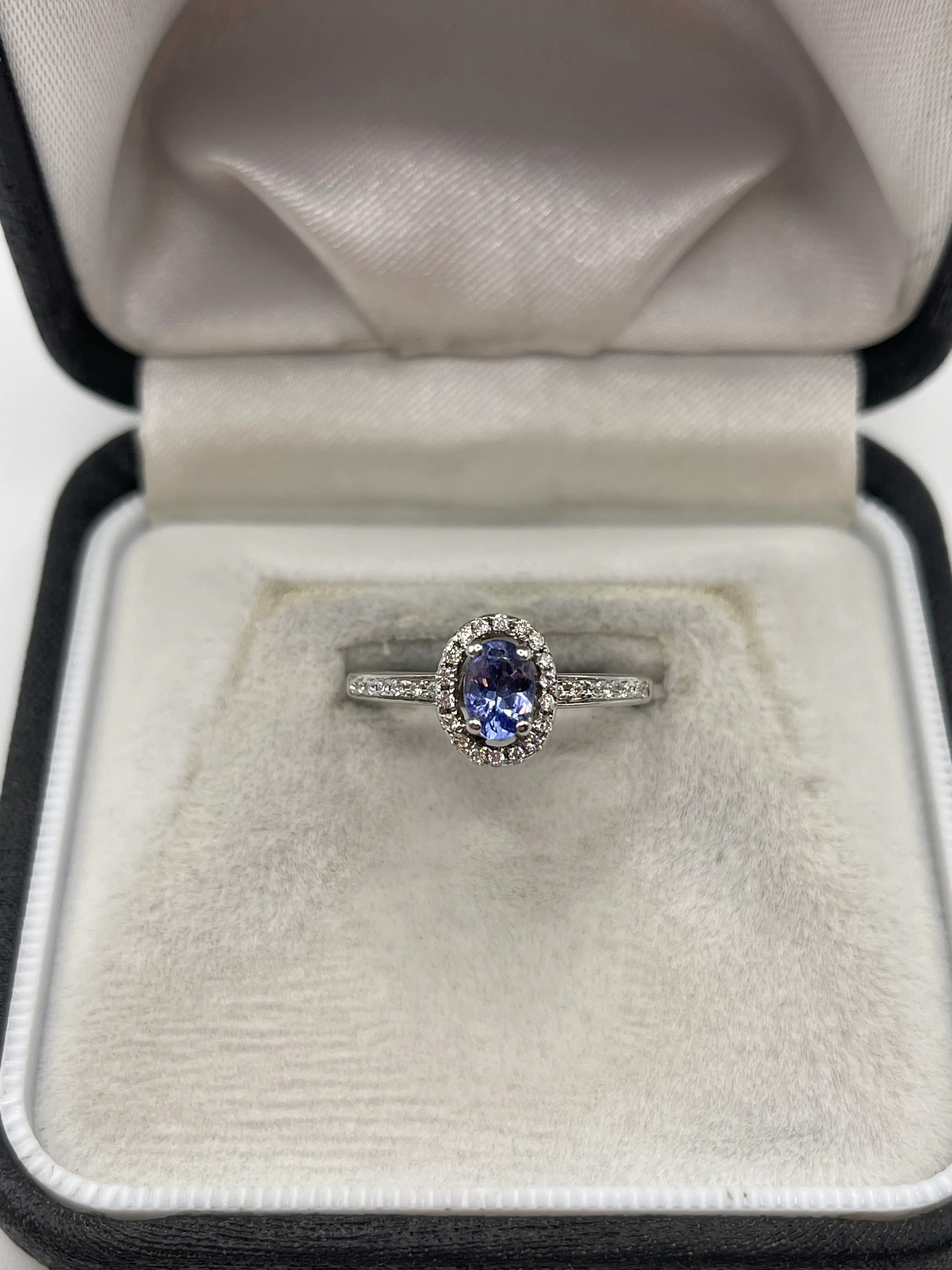 18ct white gold tanzanite and diamond ring