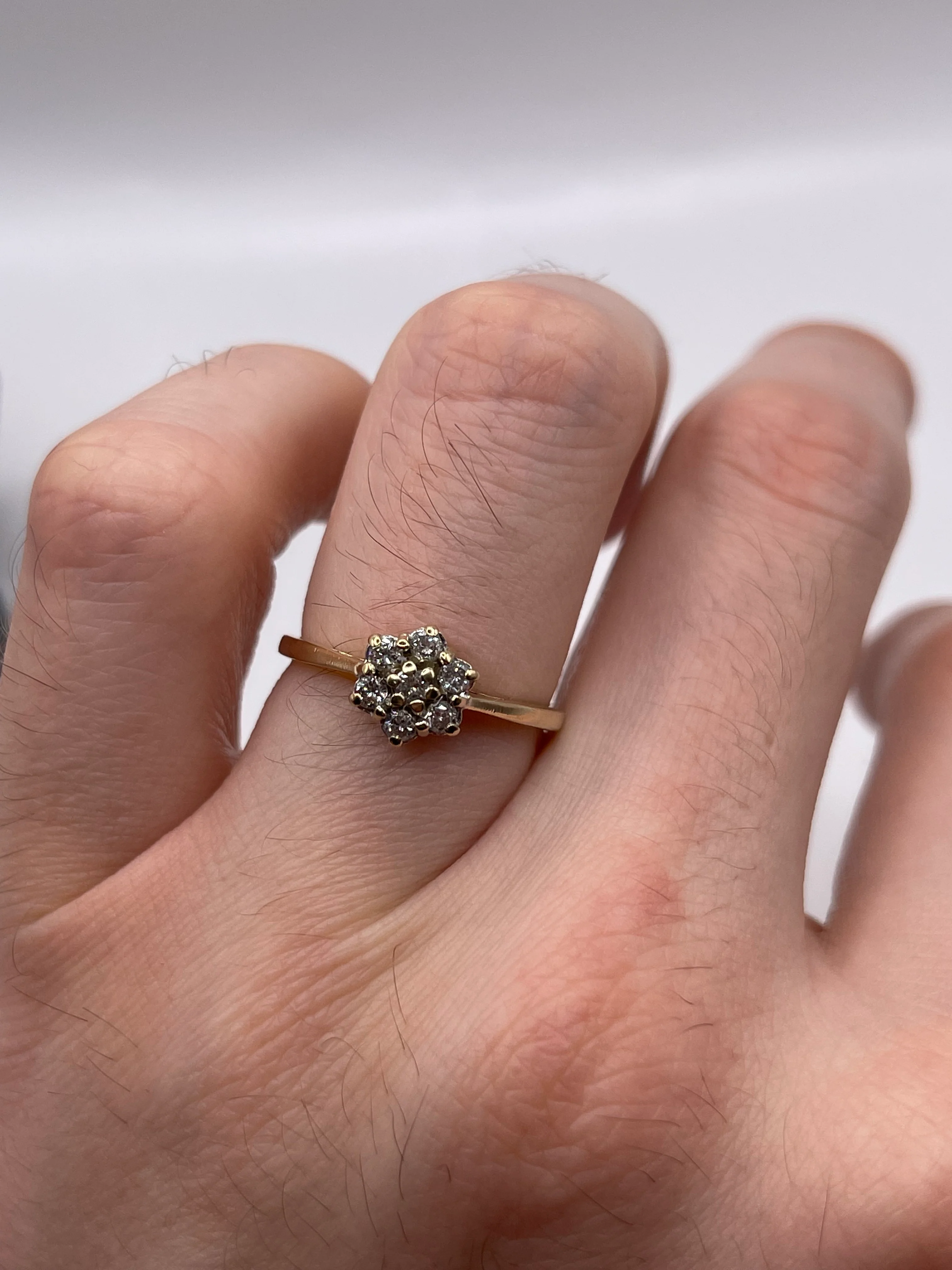 9ct gold 25 point diamond cluster ring - Image 4
