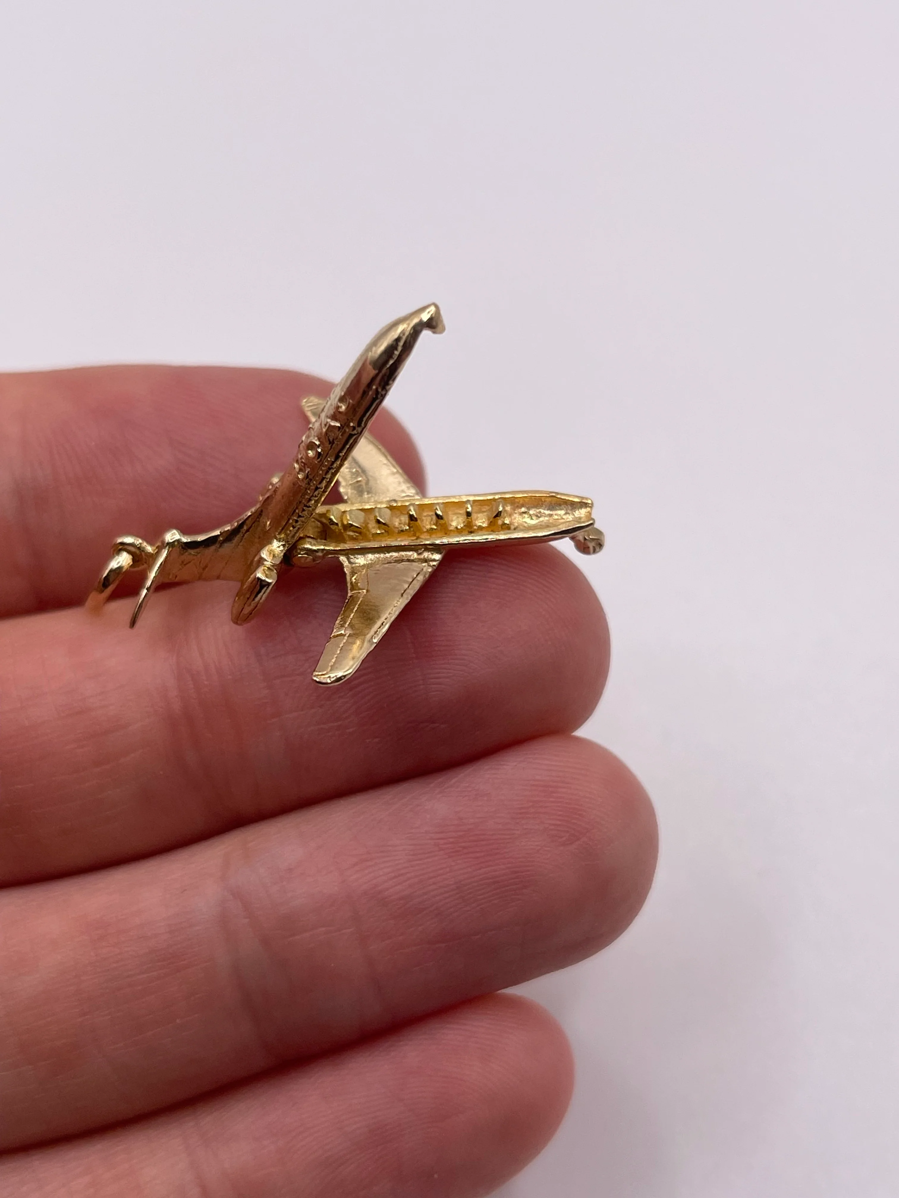 9ct gold aeroplane charm - Image 2