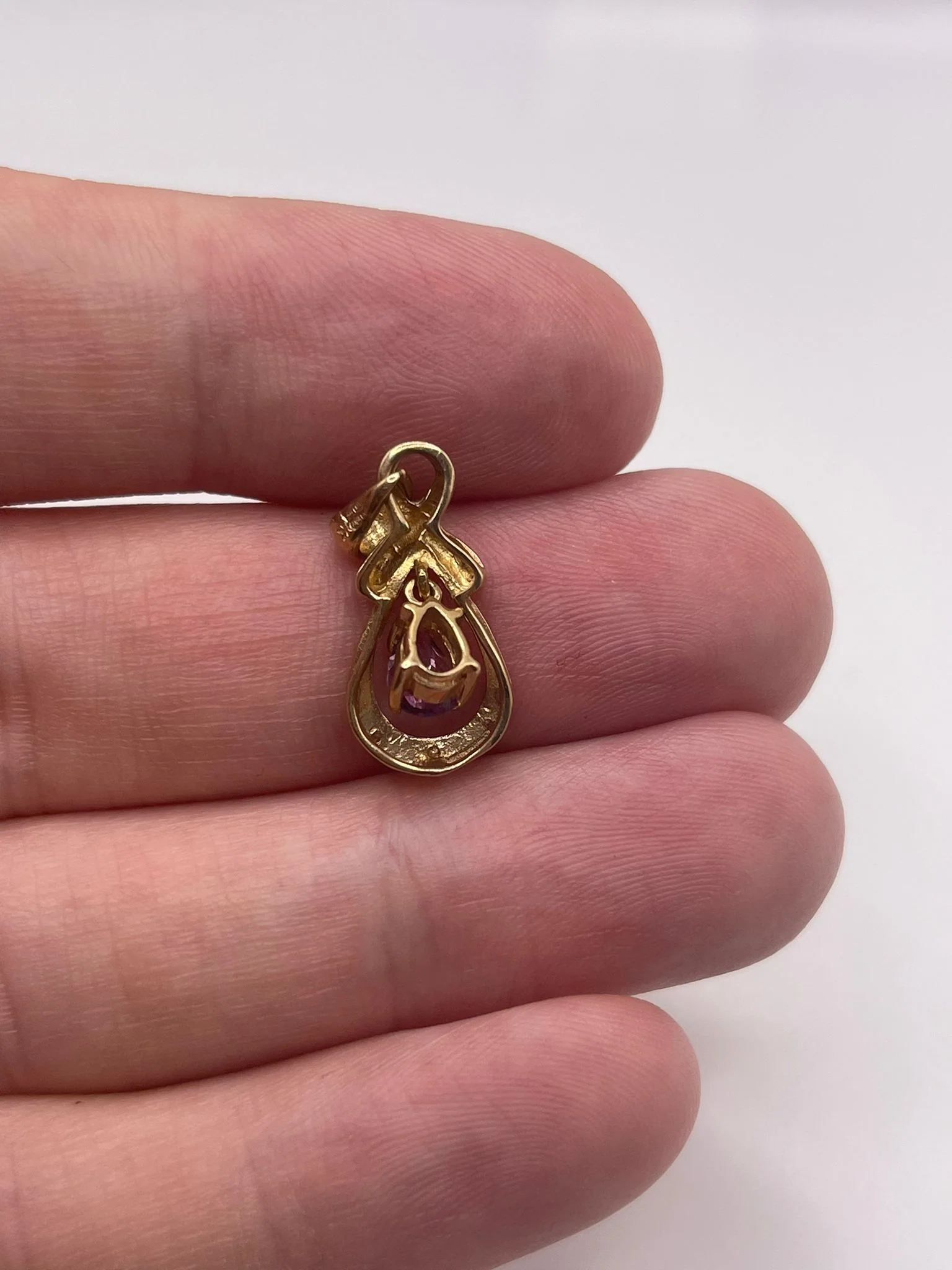 9ct gold amethyst and diamond pendant - Image 3