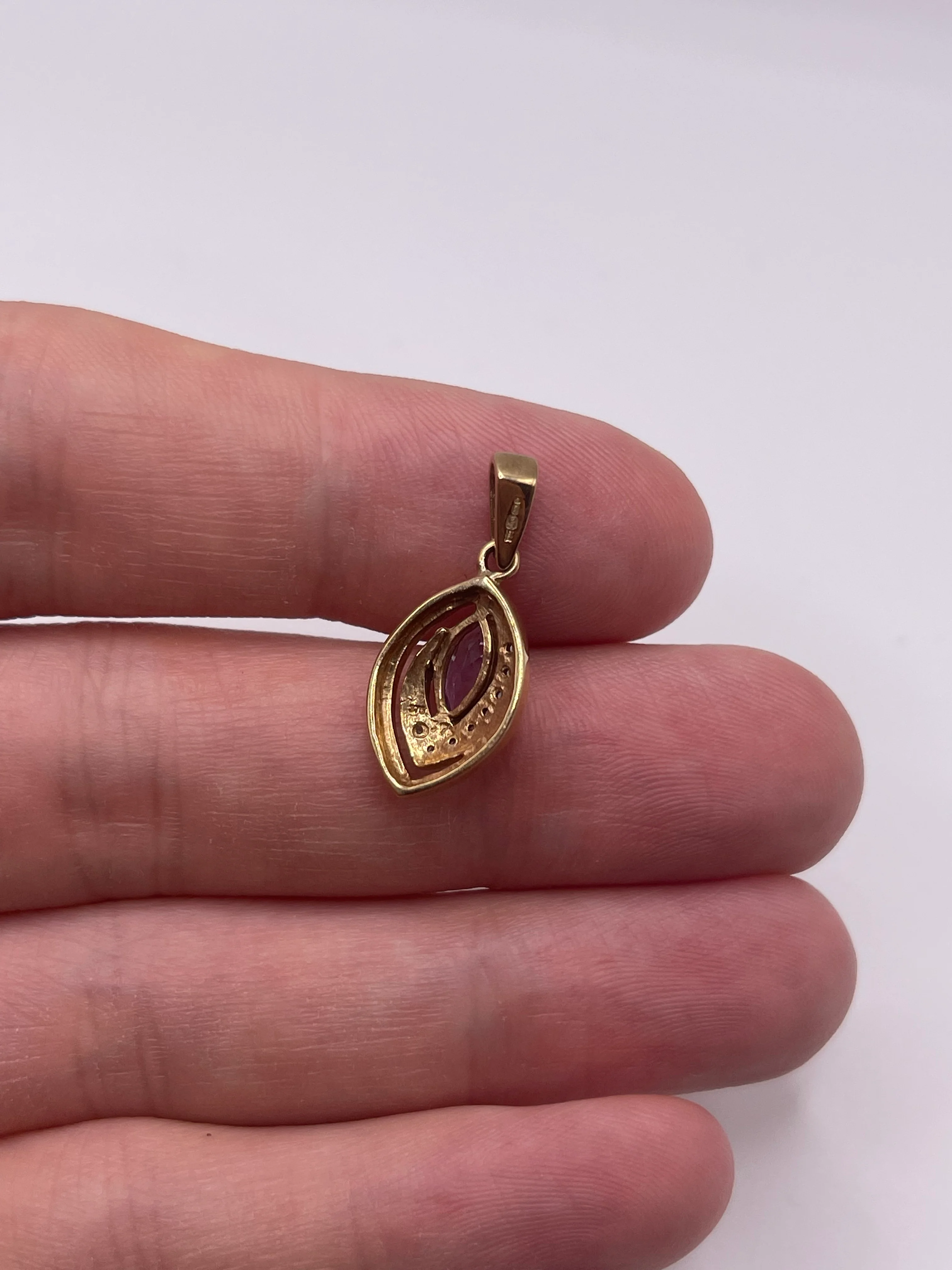 9ct gold amethyst and diamond pendant - Image 3