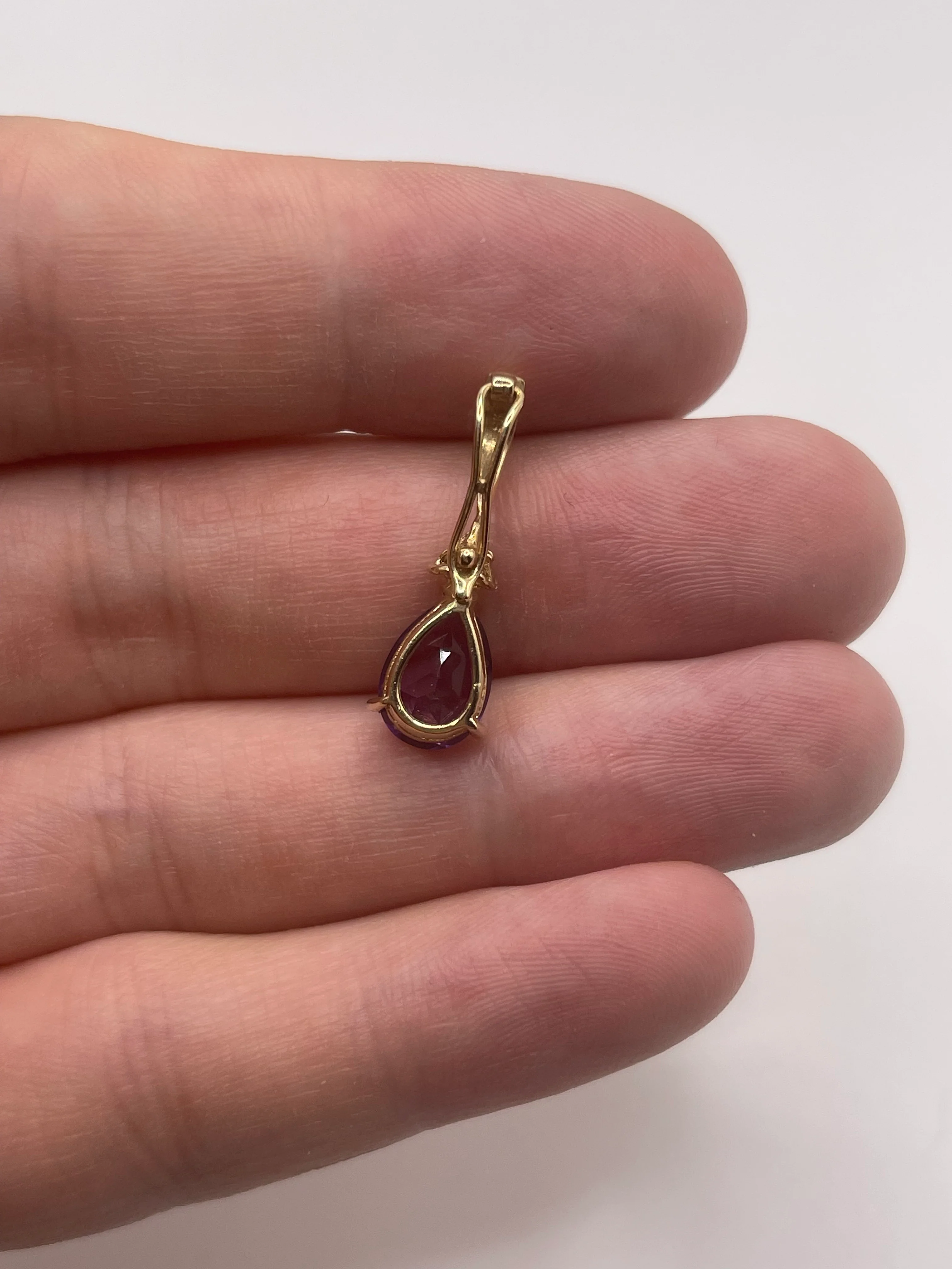 9ct gold amethyst and diamond pendant - Image 3