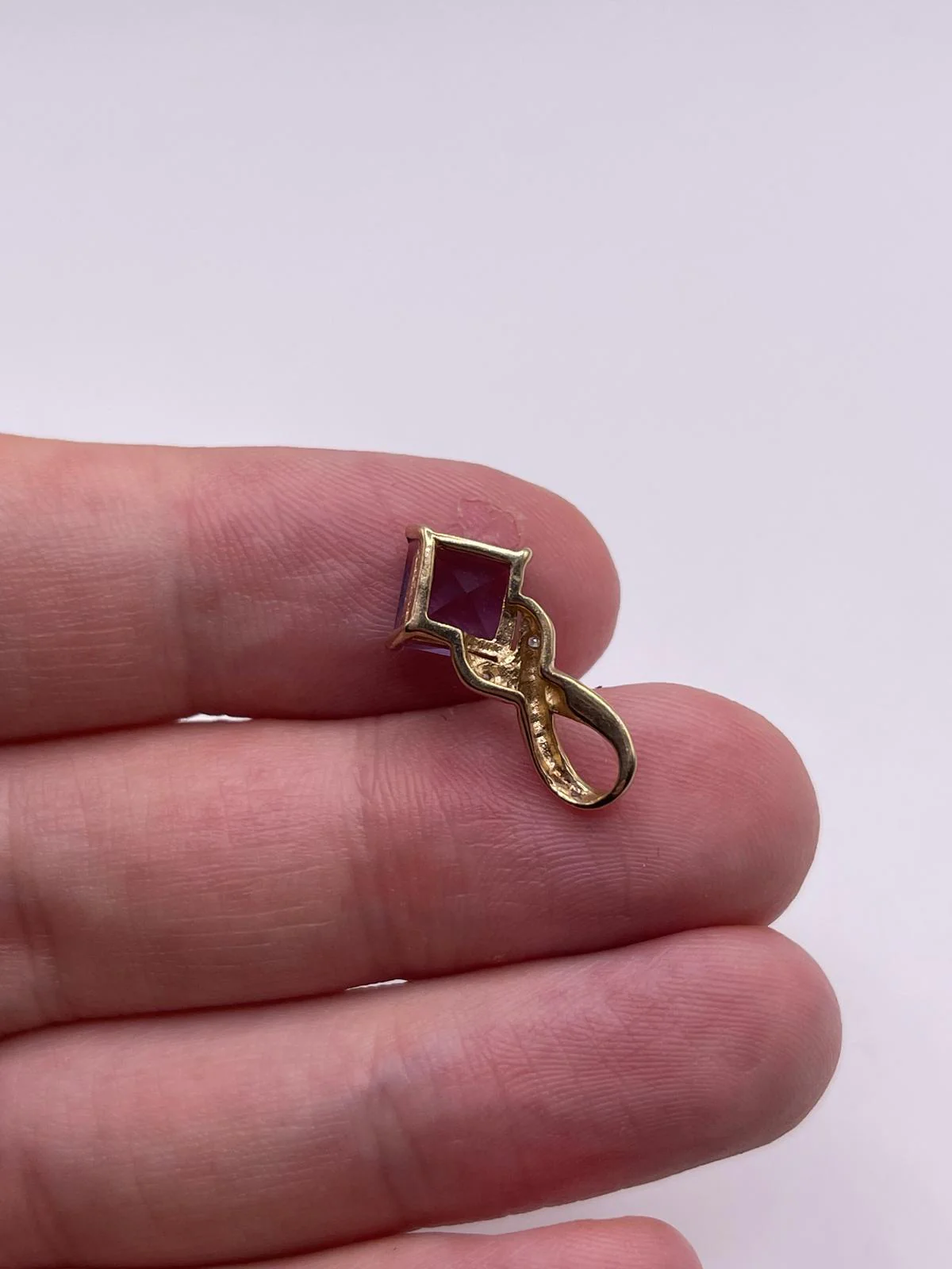 9ct gold amethyst and diamond pendant - Image 2
