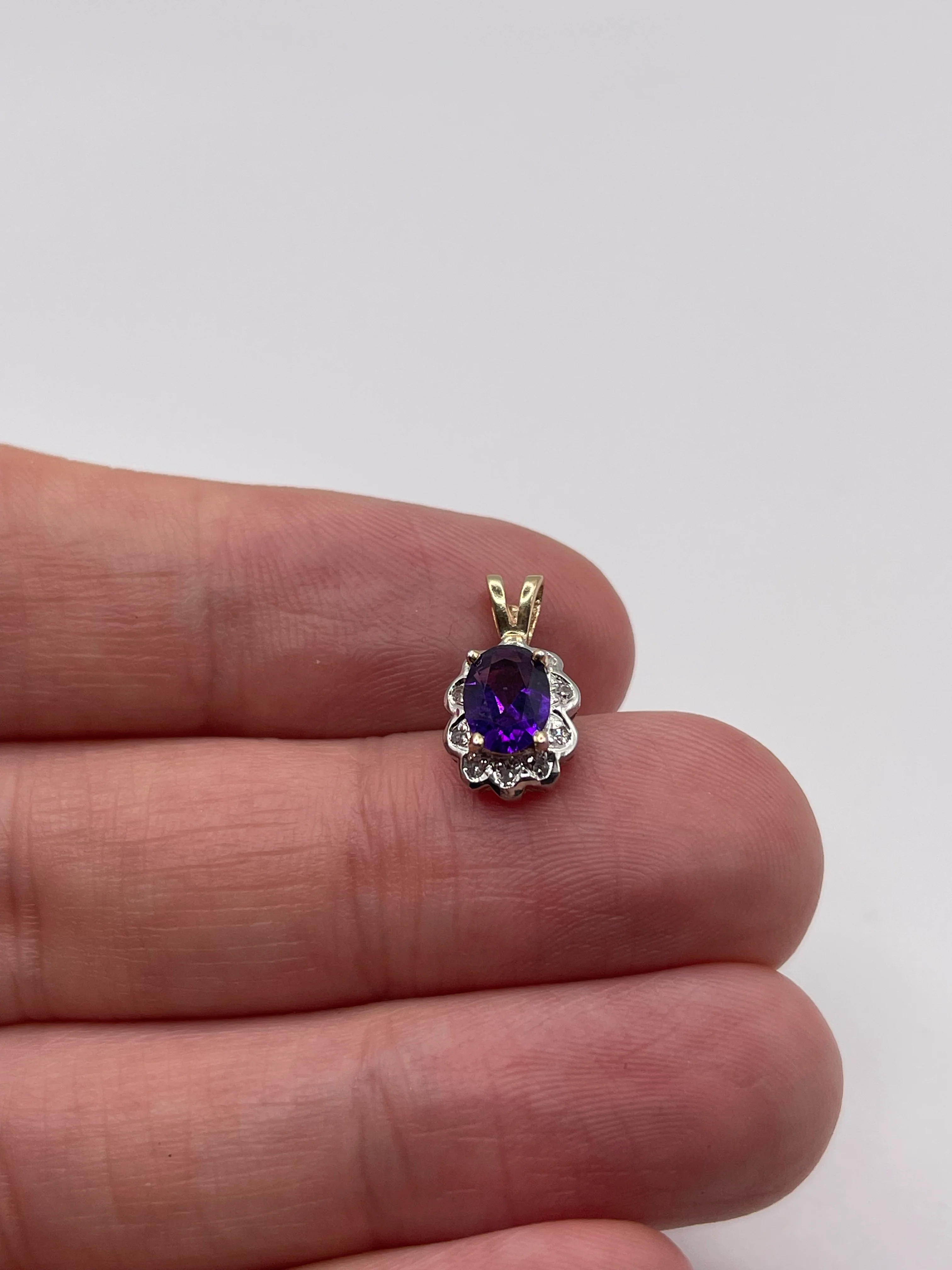 9ct gold amethyst and diamond pendant - Image 2