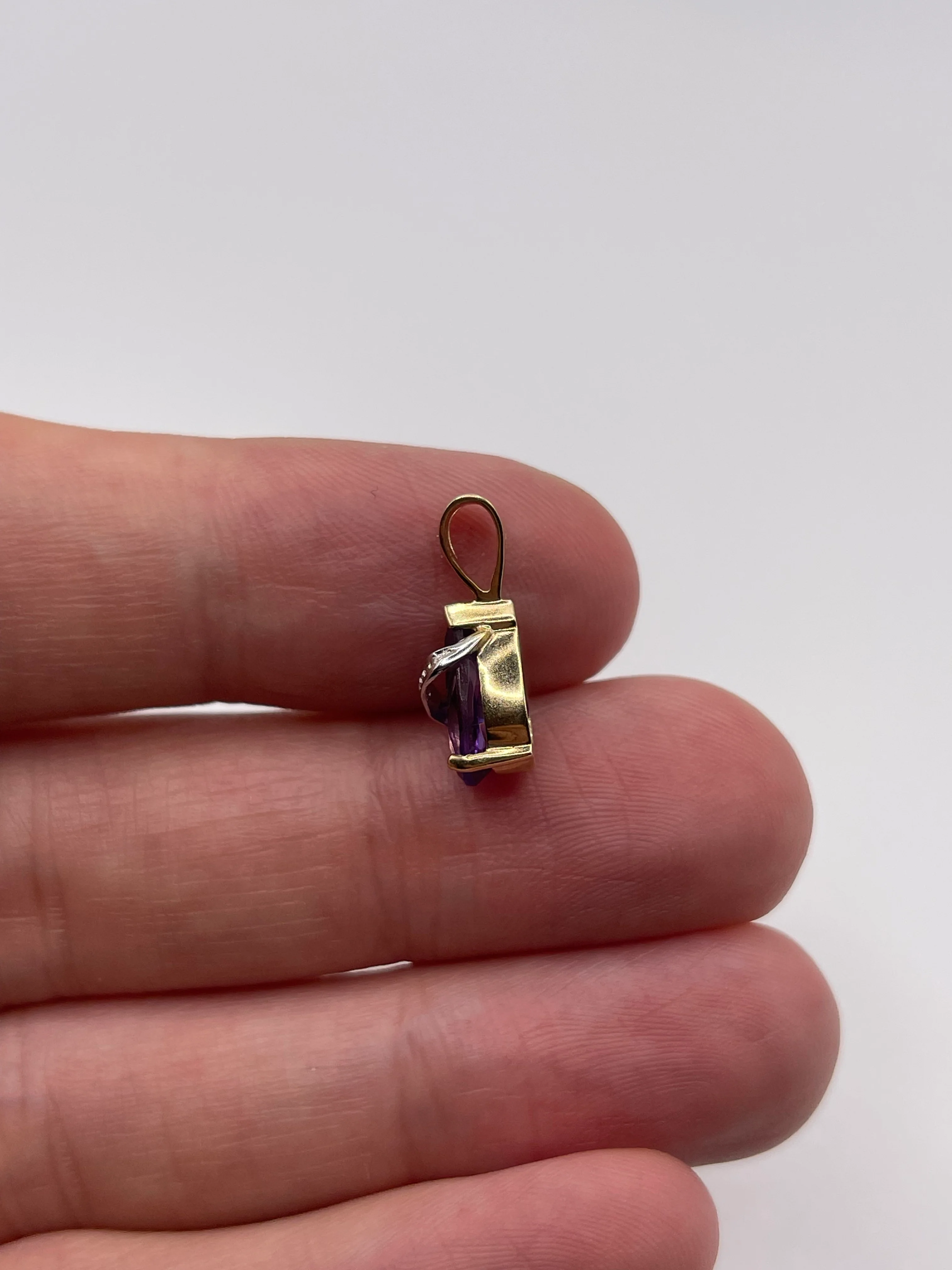 9ct gold amethyst and diamond pendant - Image 2