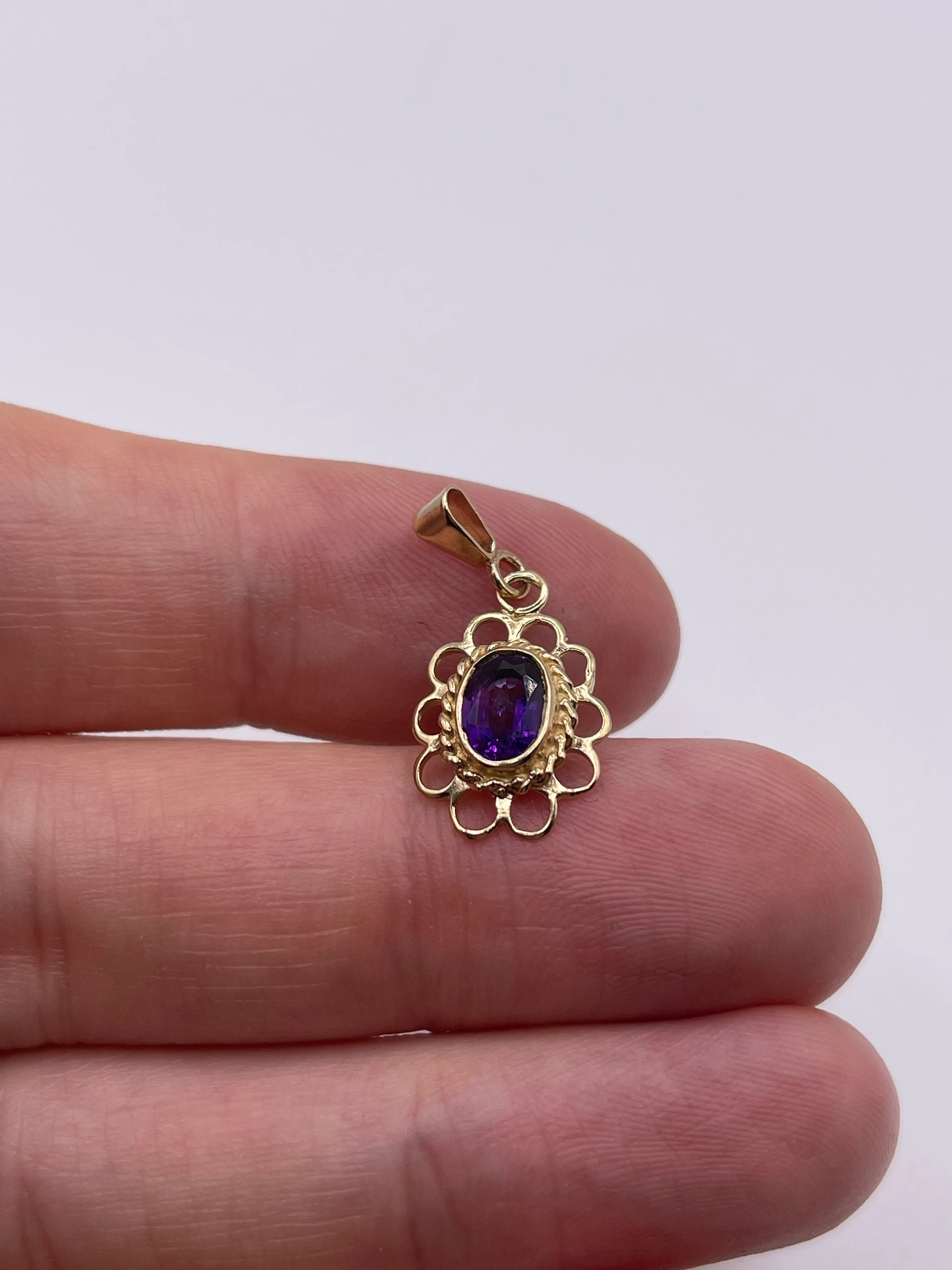 9ct gold amethyst pendant - Image 2