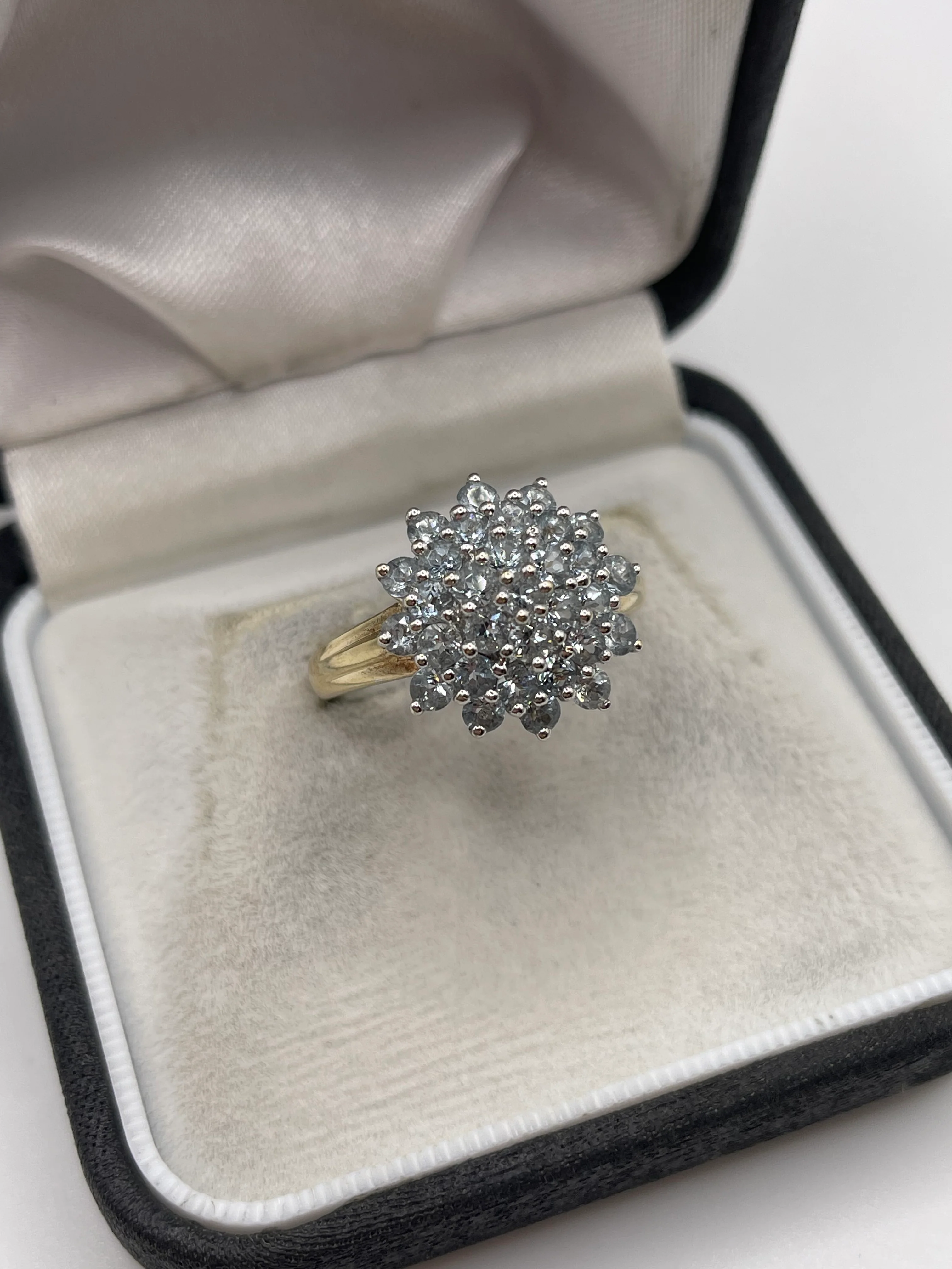 9ct gold aquamarine cluster ring - Image 2