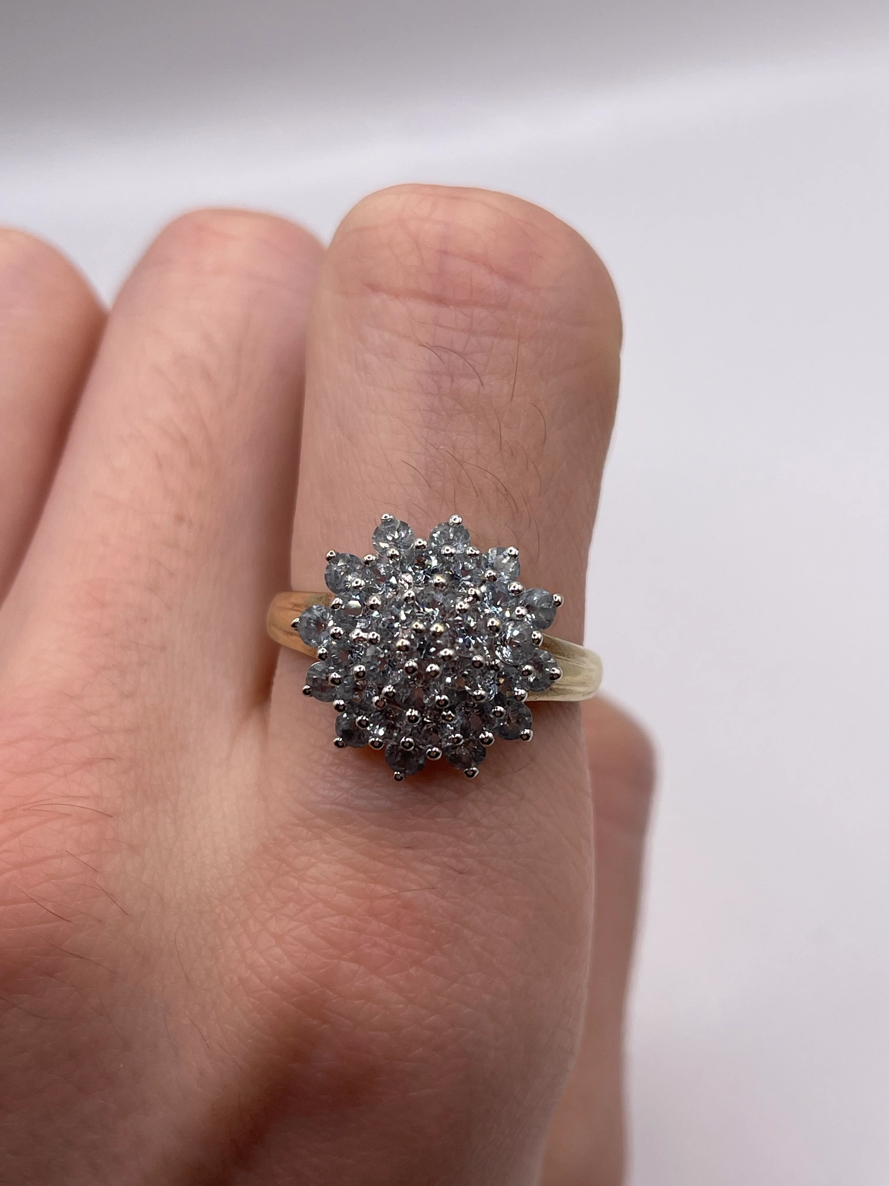 9ct gold aquamarine cluster ring - Image 4
