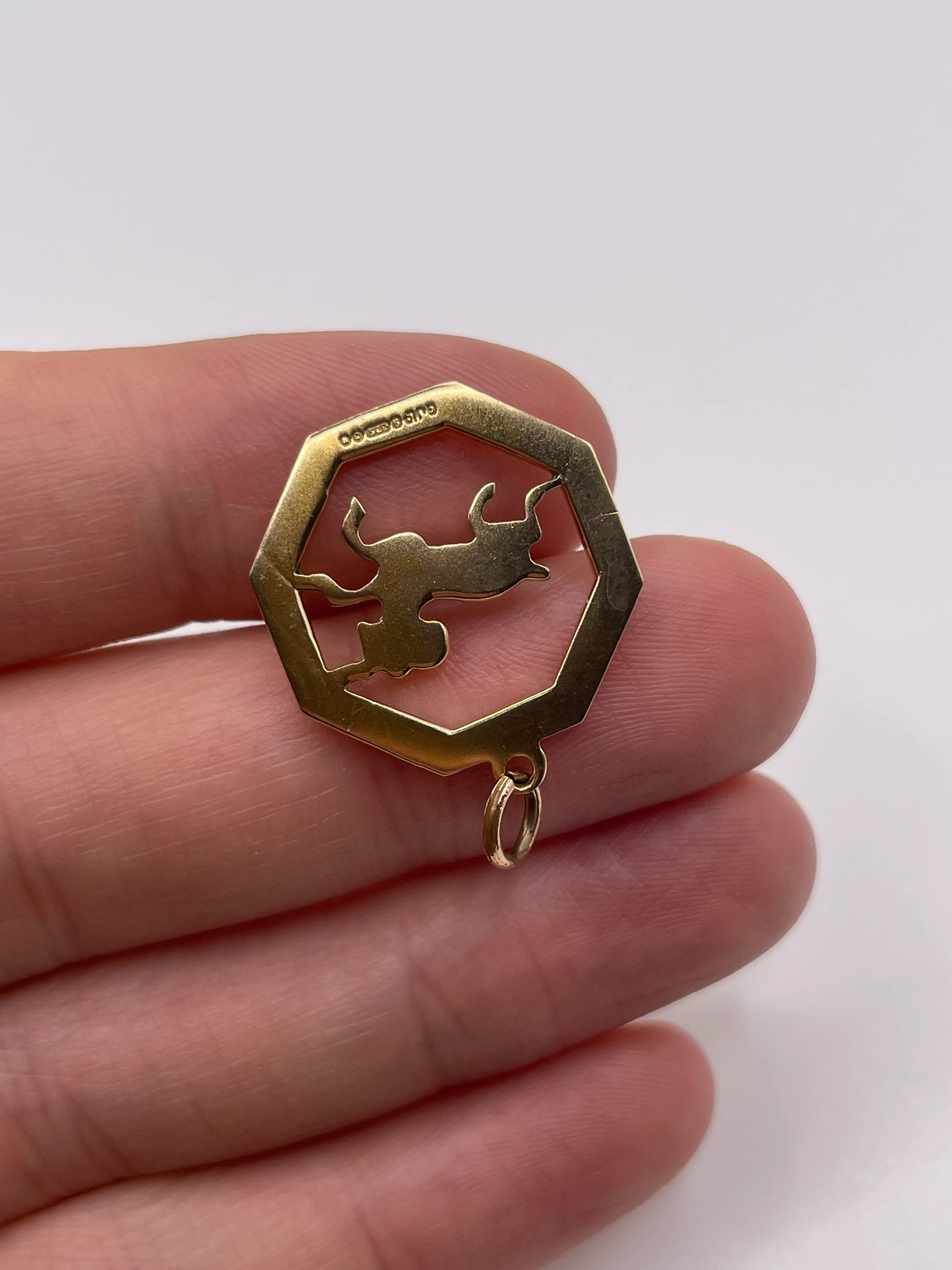 9ct gold Aries pendant - Image 2