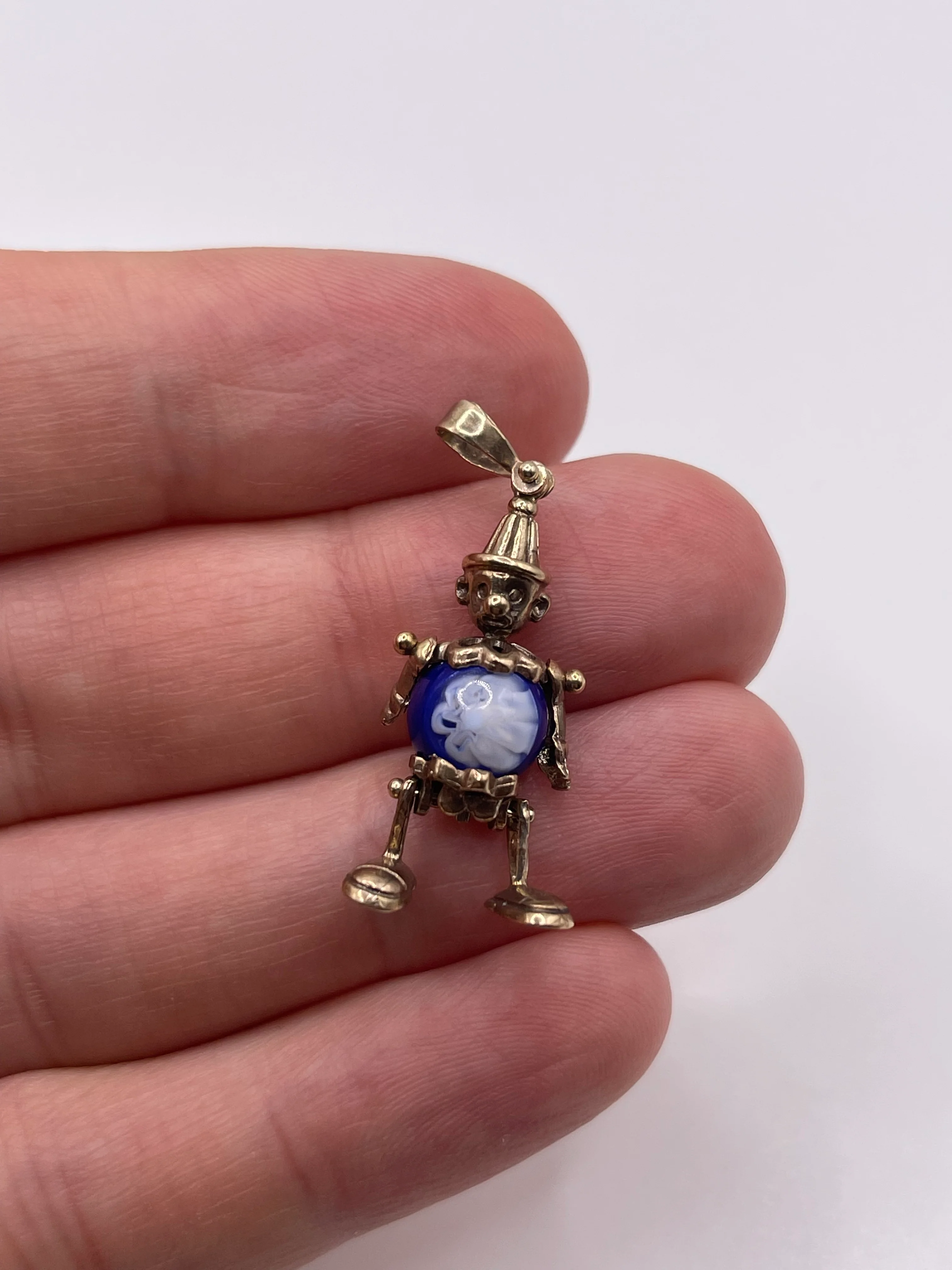 9ct gold articulated clown pendant