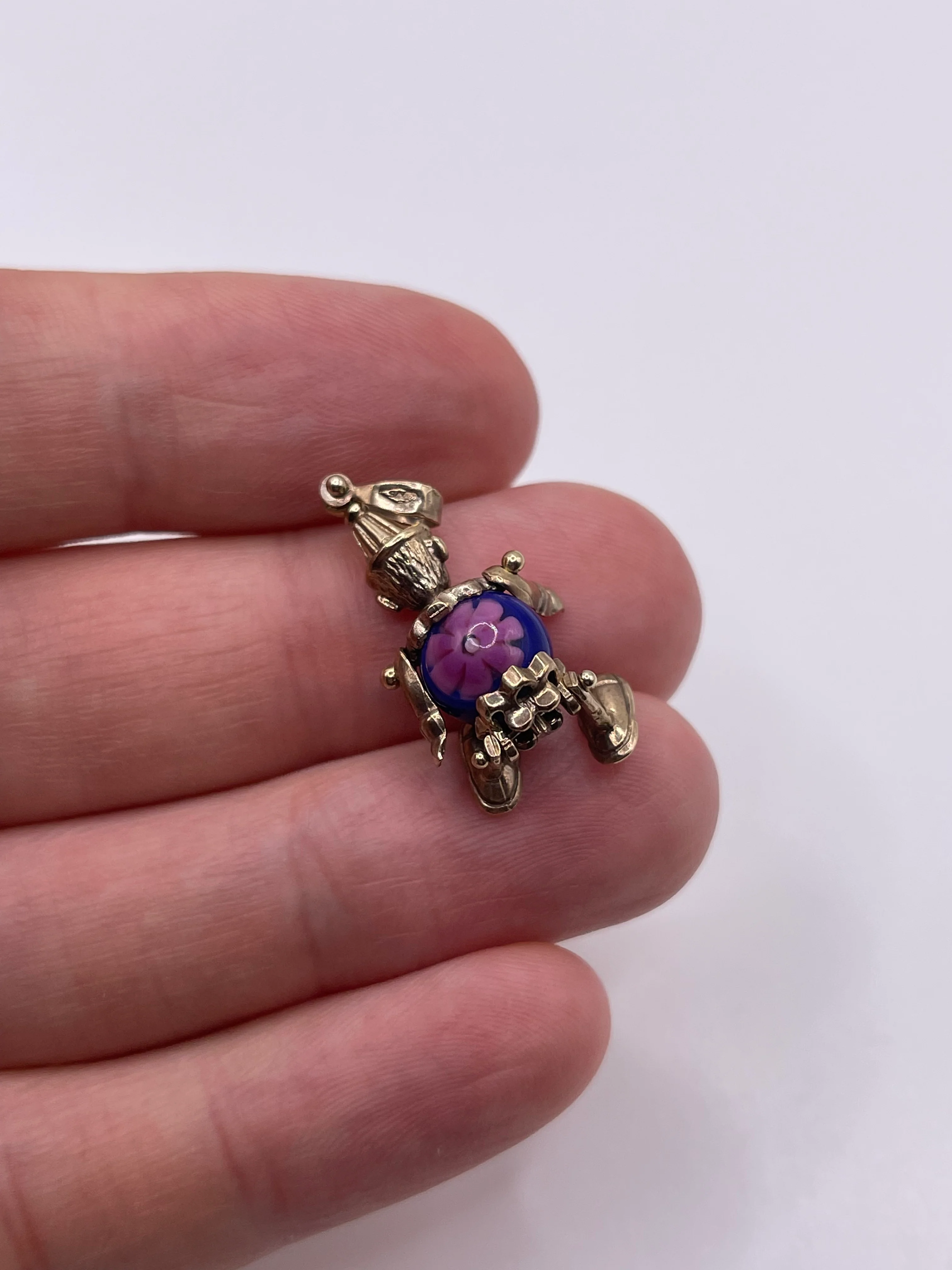 9ct gold articulated clown pendant - Image 3