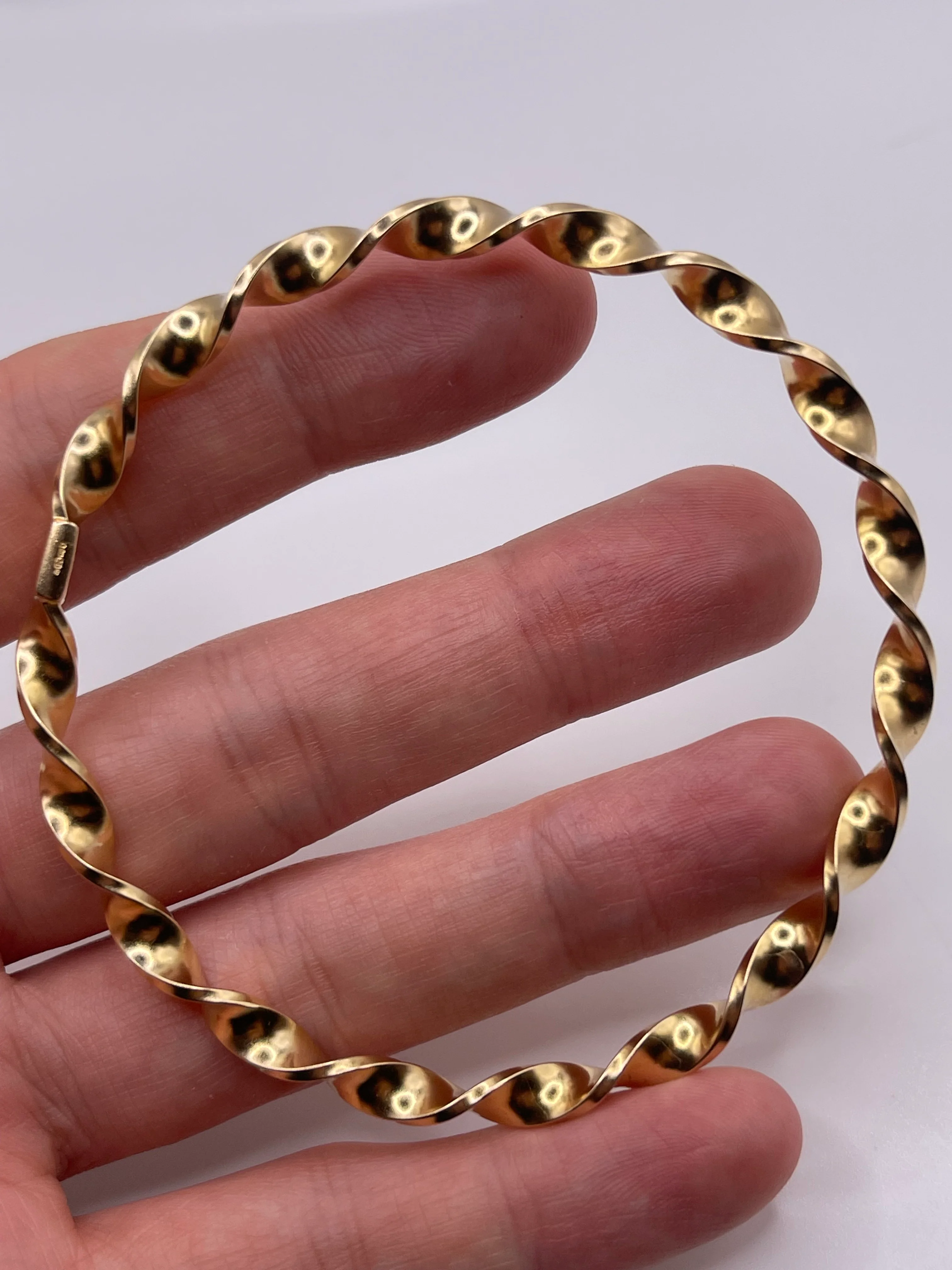9ct gold bangle - Image 3