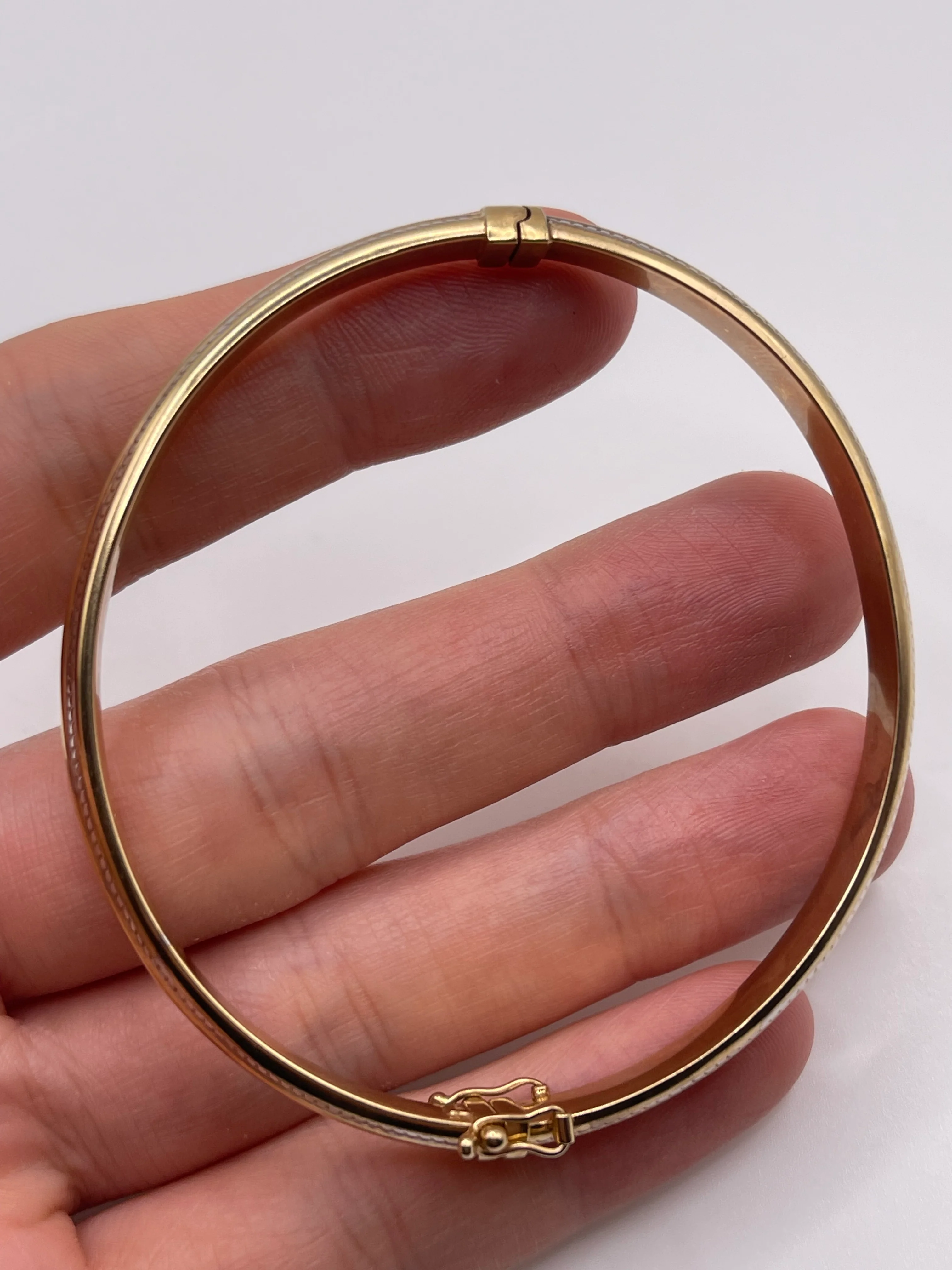 9ct gold bangle - Image 3