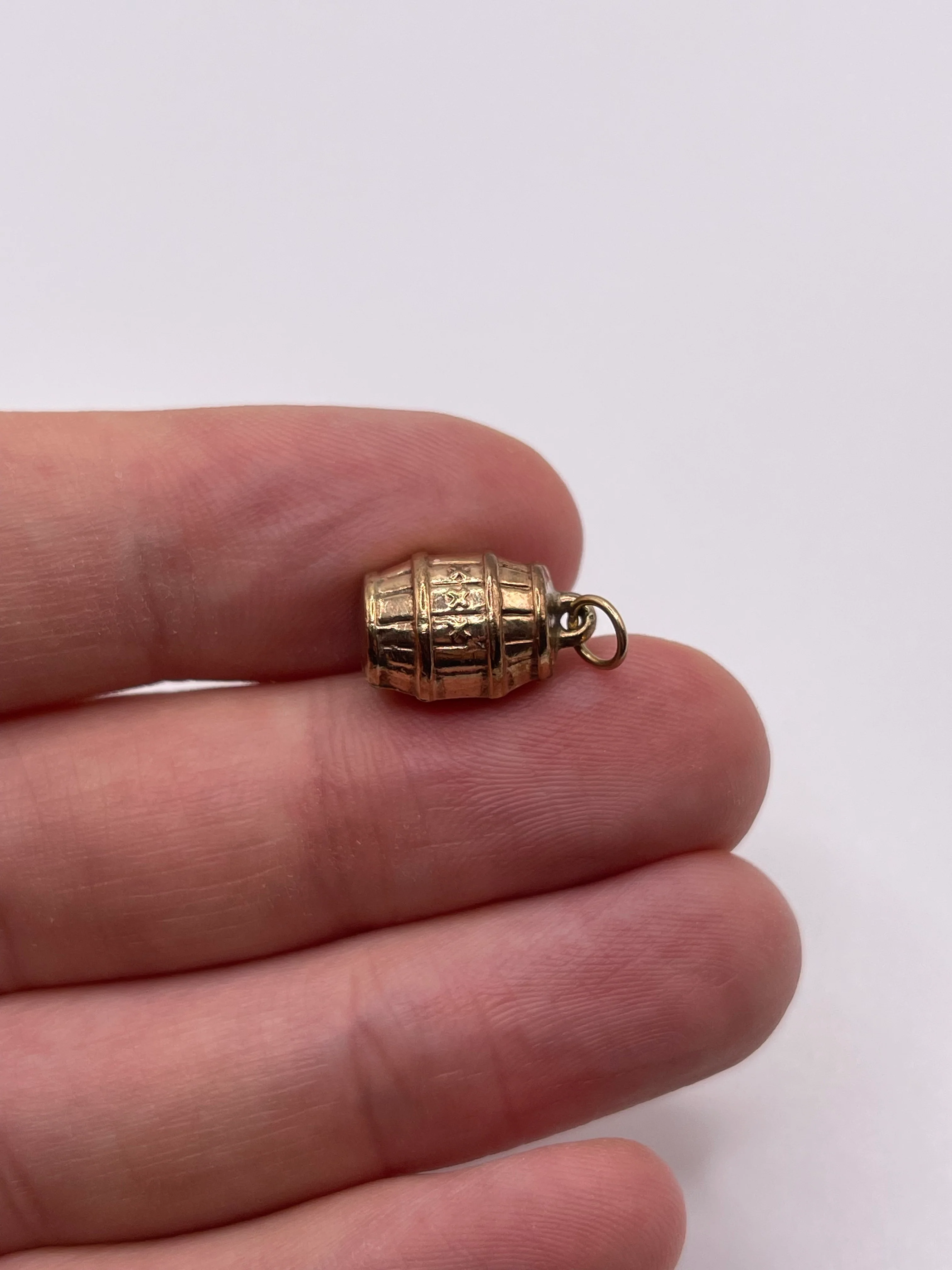 9ct gold barrel charm - Image 2