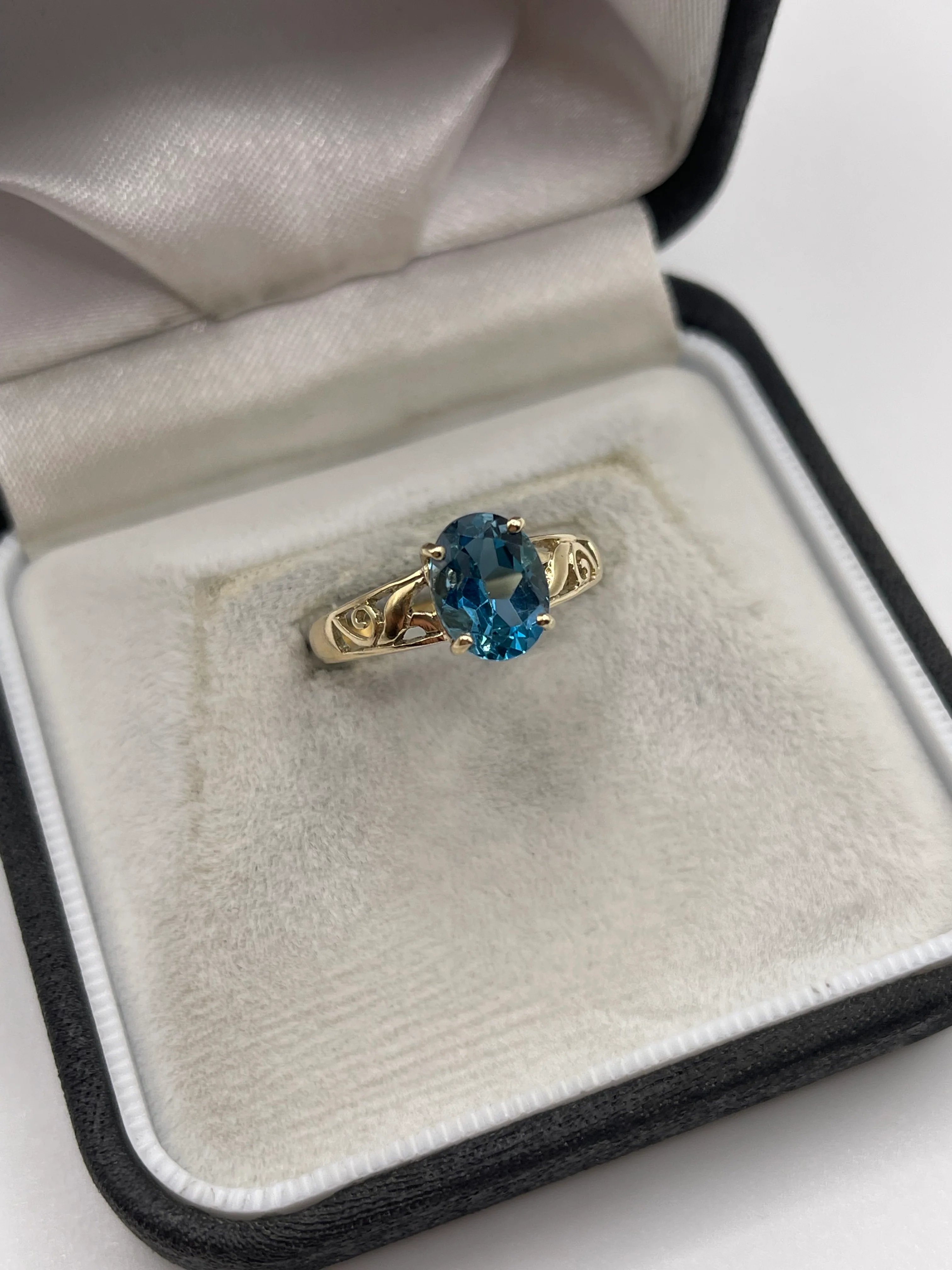 9ct gold blue topaz ring - Image 2
