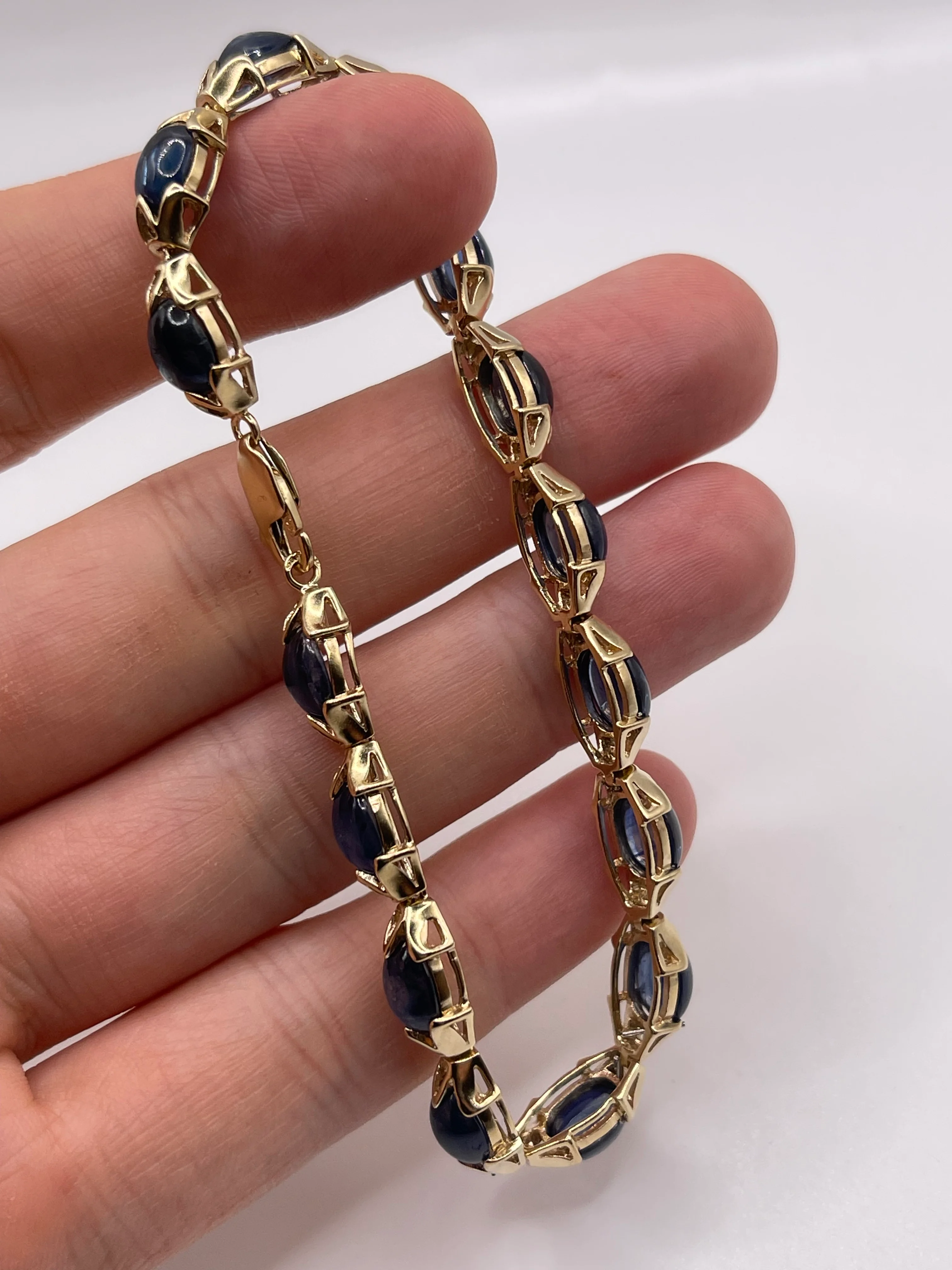 9ct gold cabochon sapphire bracelet - Image 3