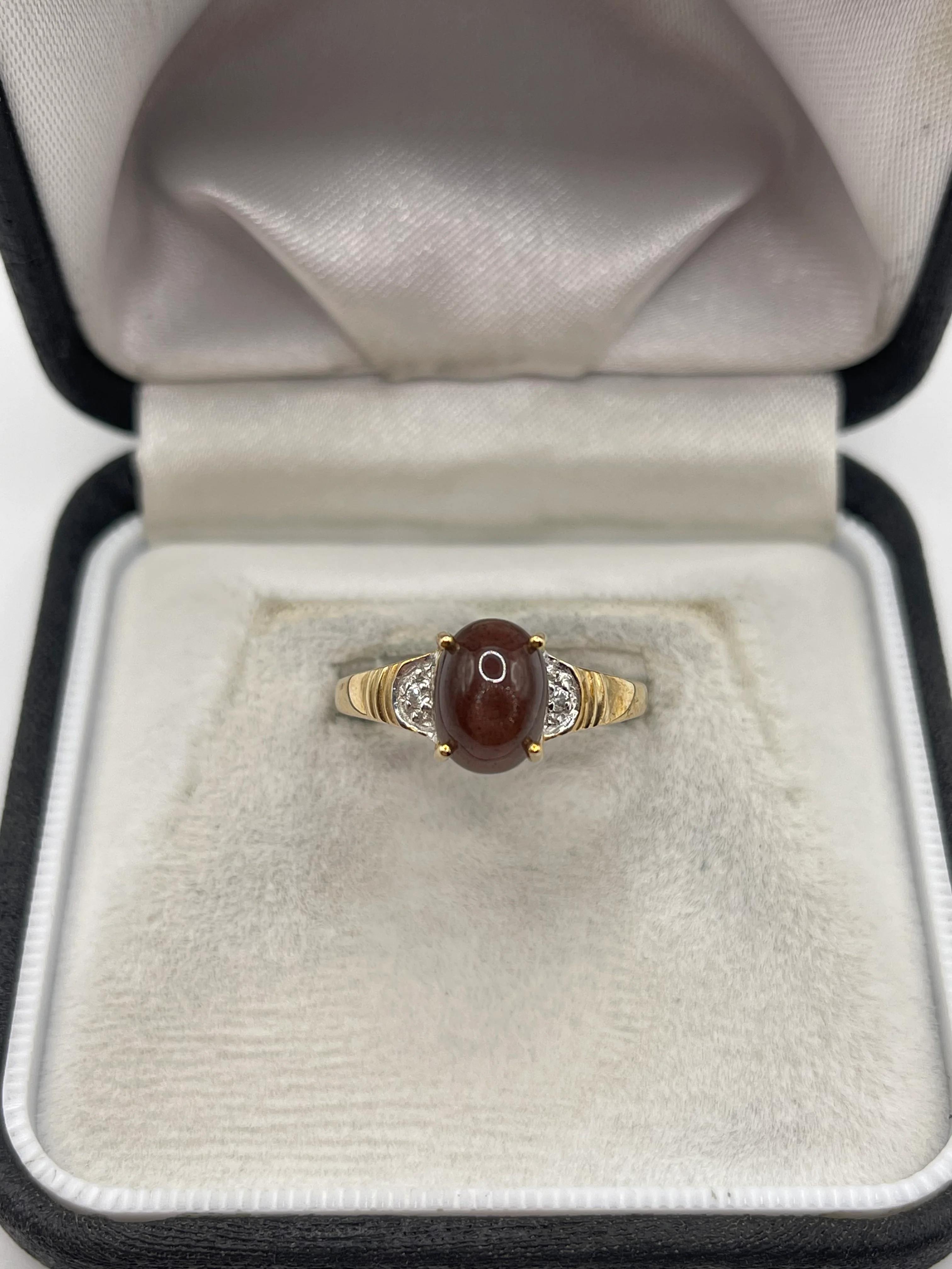 9ct gold cats eye and zircon ring