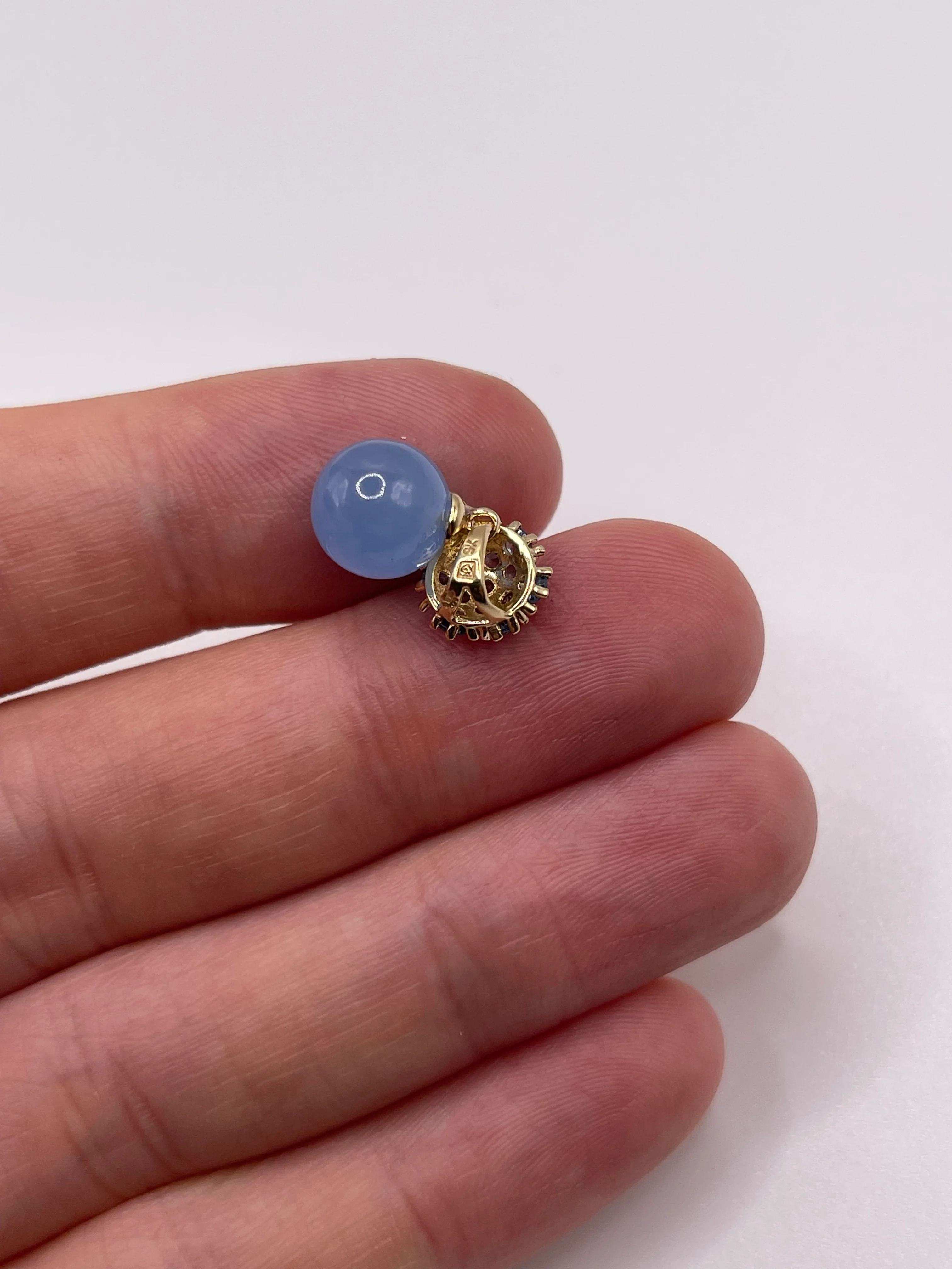 9ct gold chalcedony and topaz pendant - Image 3