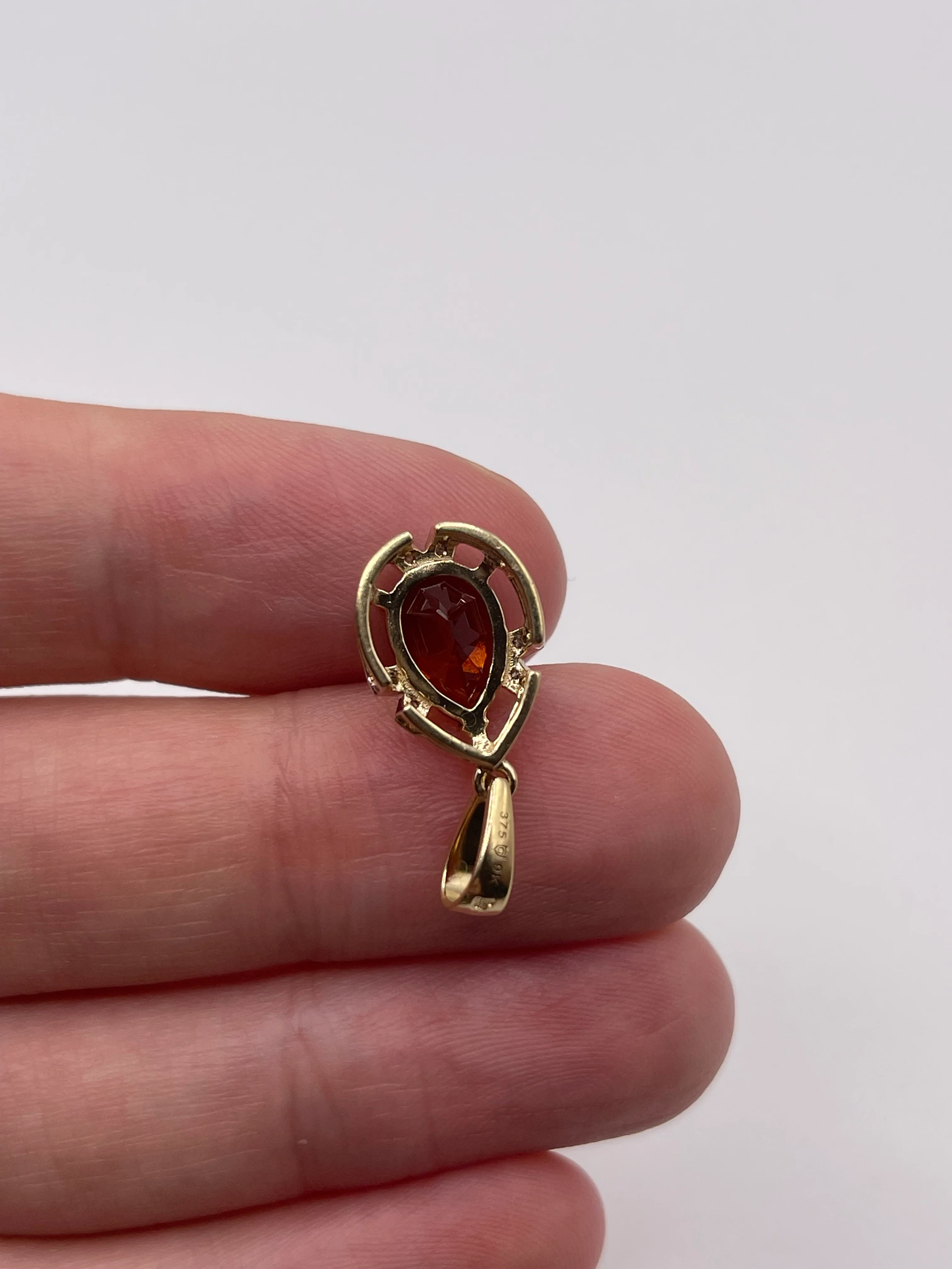9ct gold citrine and diamond pendant - Image 2