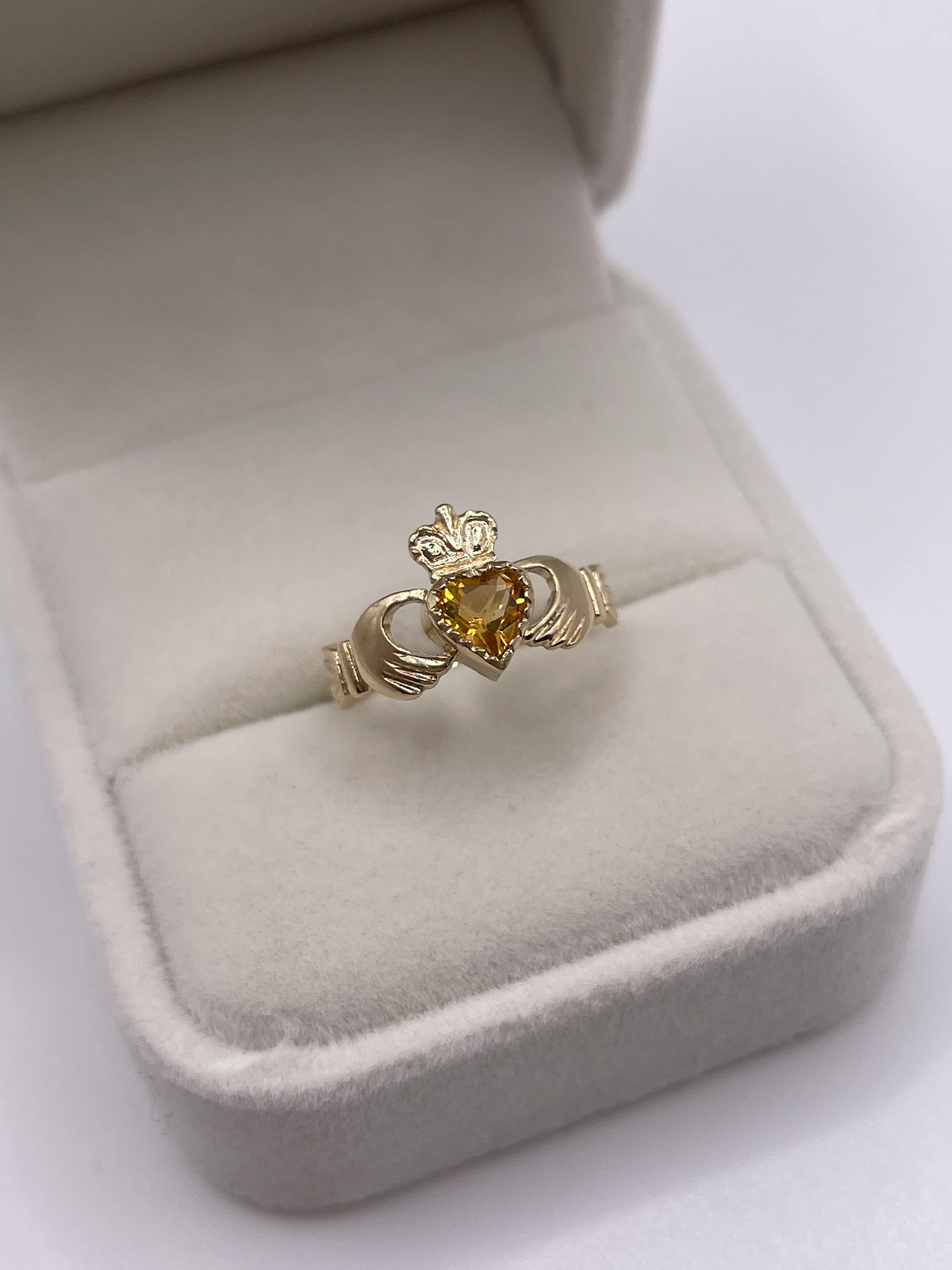 9ct gold citrine claddagh ring - Image 2