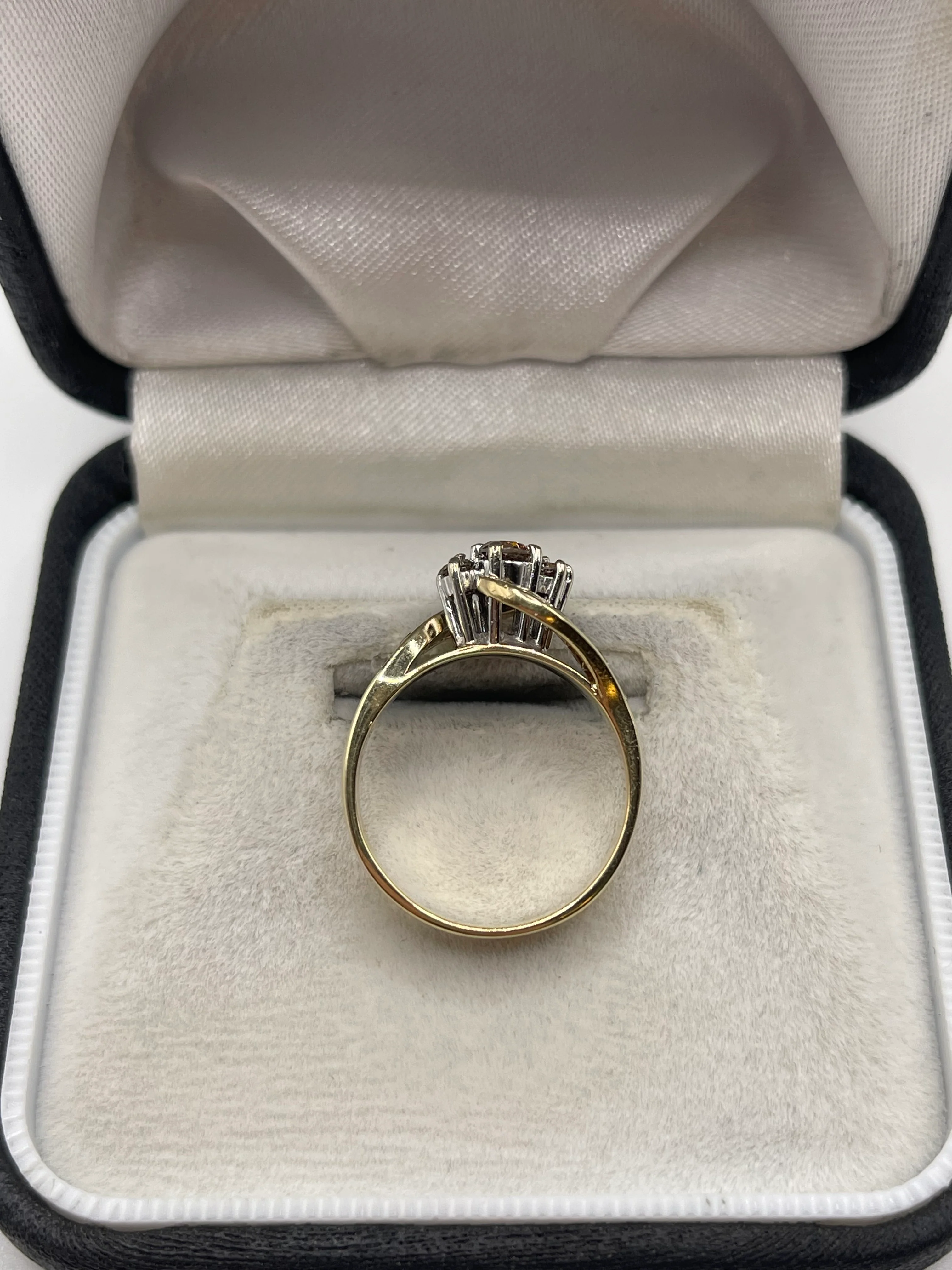 9ct gold cognac diamond cluster ring - Image 3