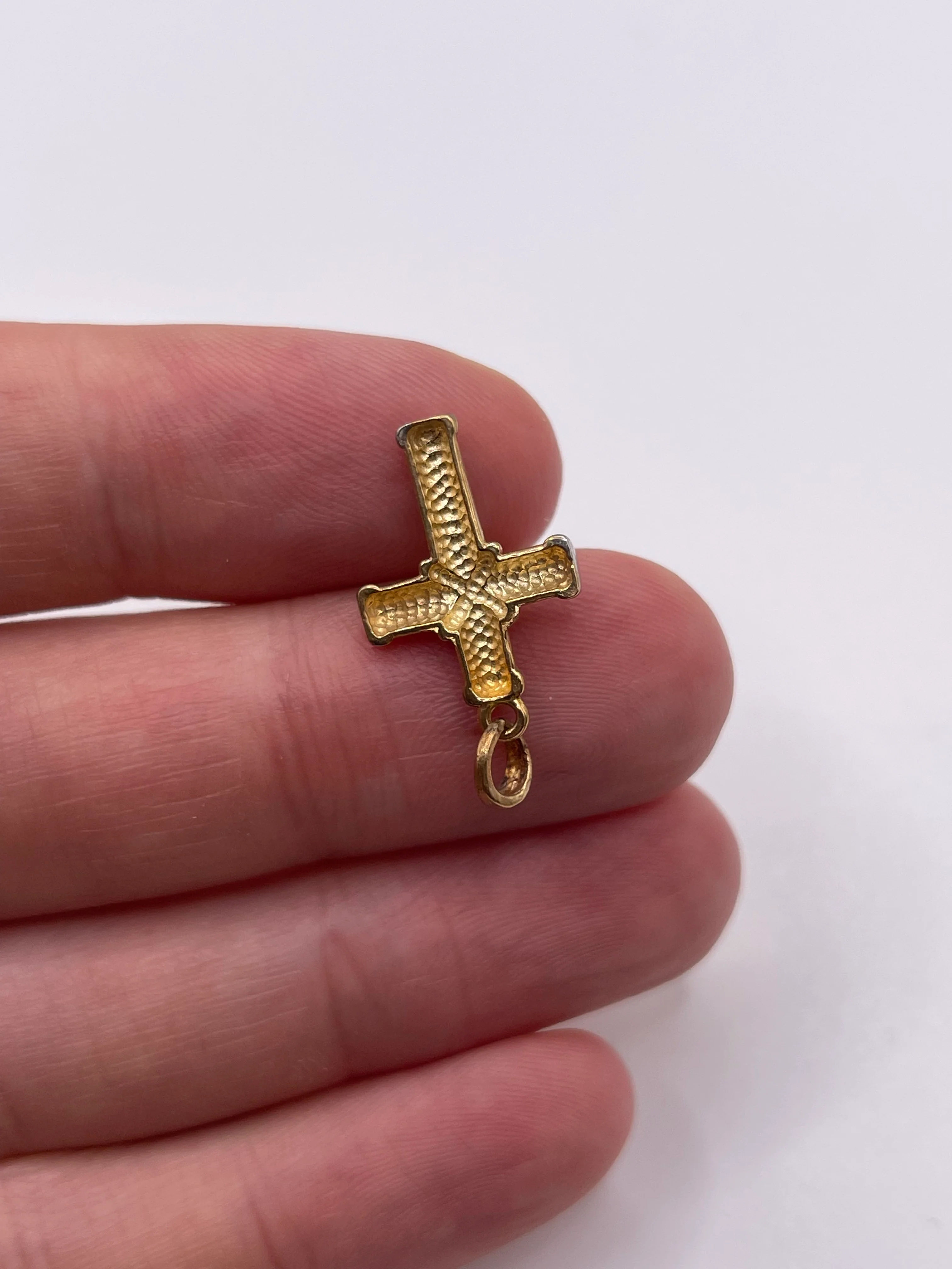 9ct gold cross pendant - Image 2