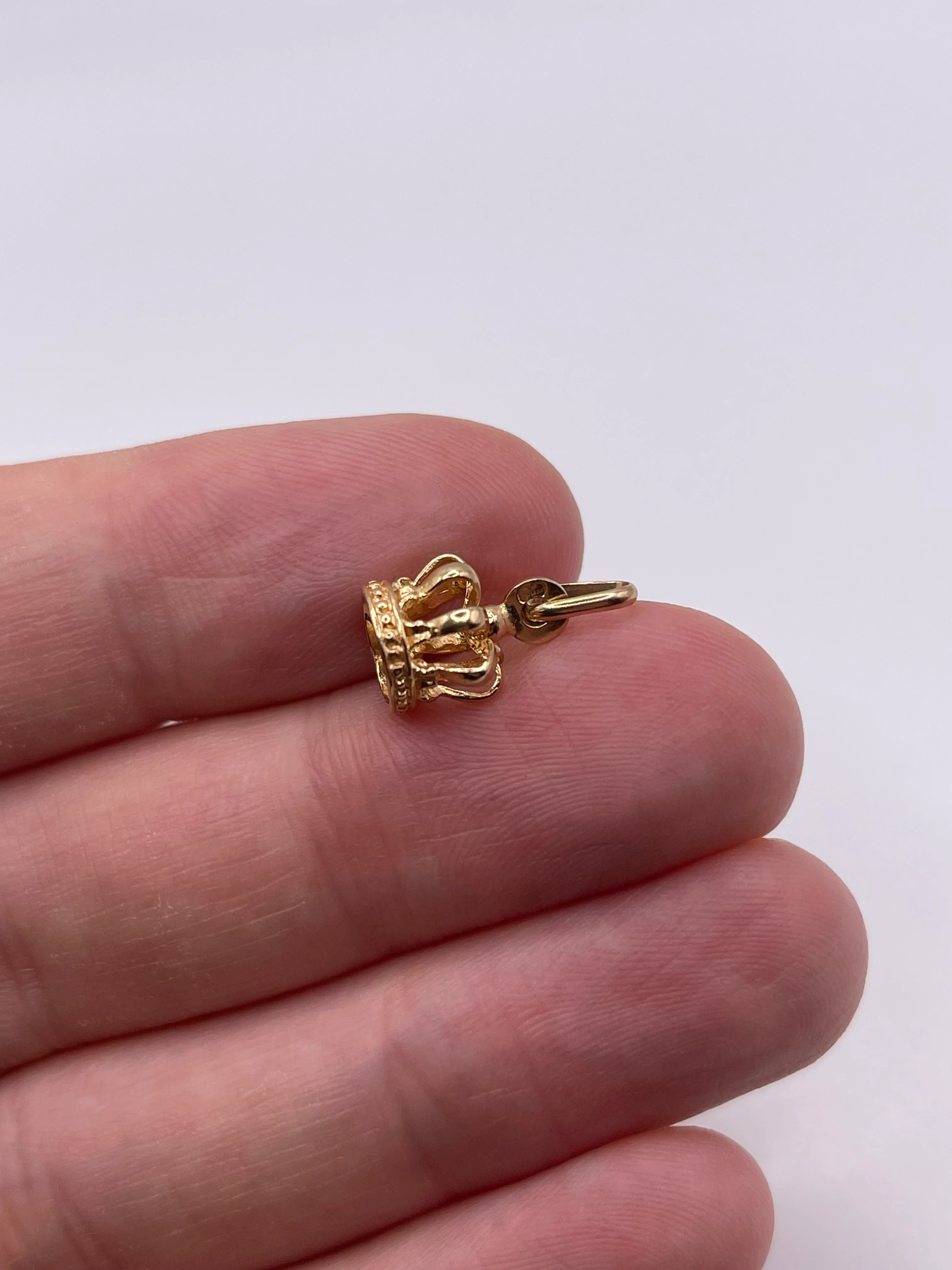 9ct gold crown charm