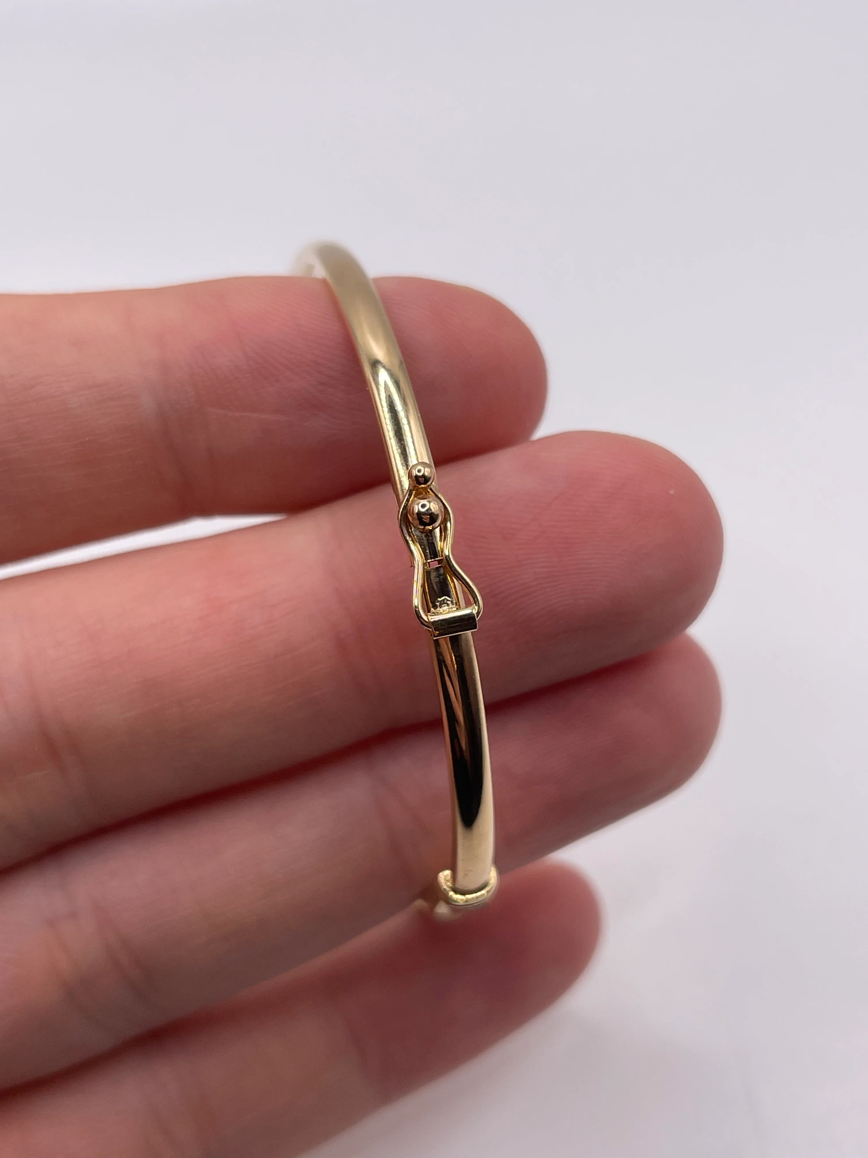 9ct gold diamond bangle - Image 2