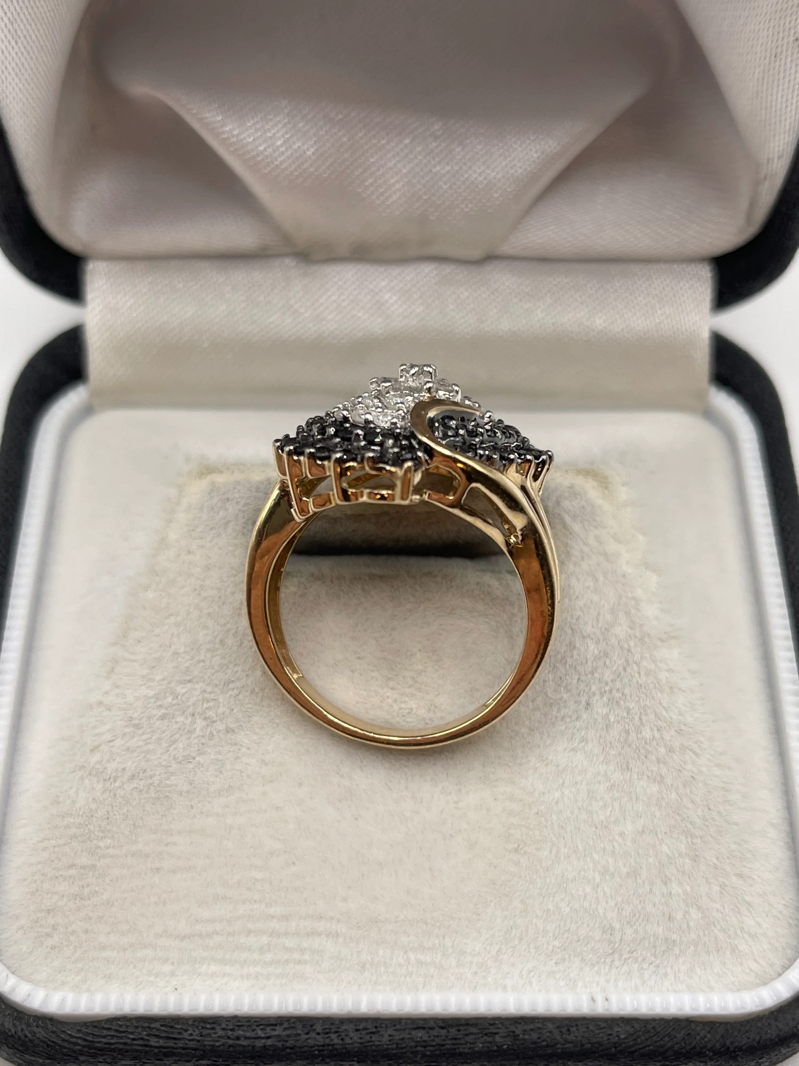 9ct gold diamond cluster ring - Image 3