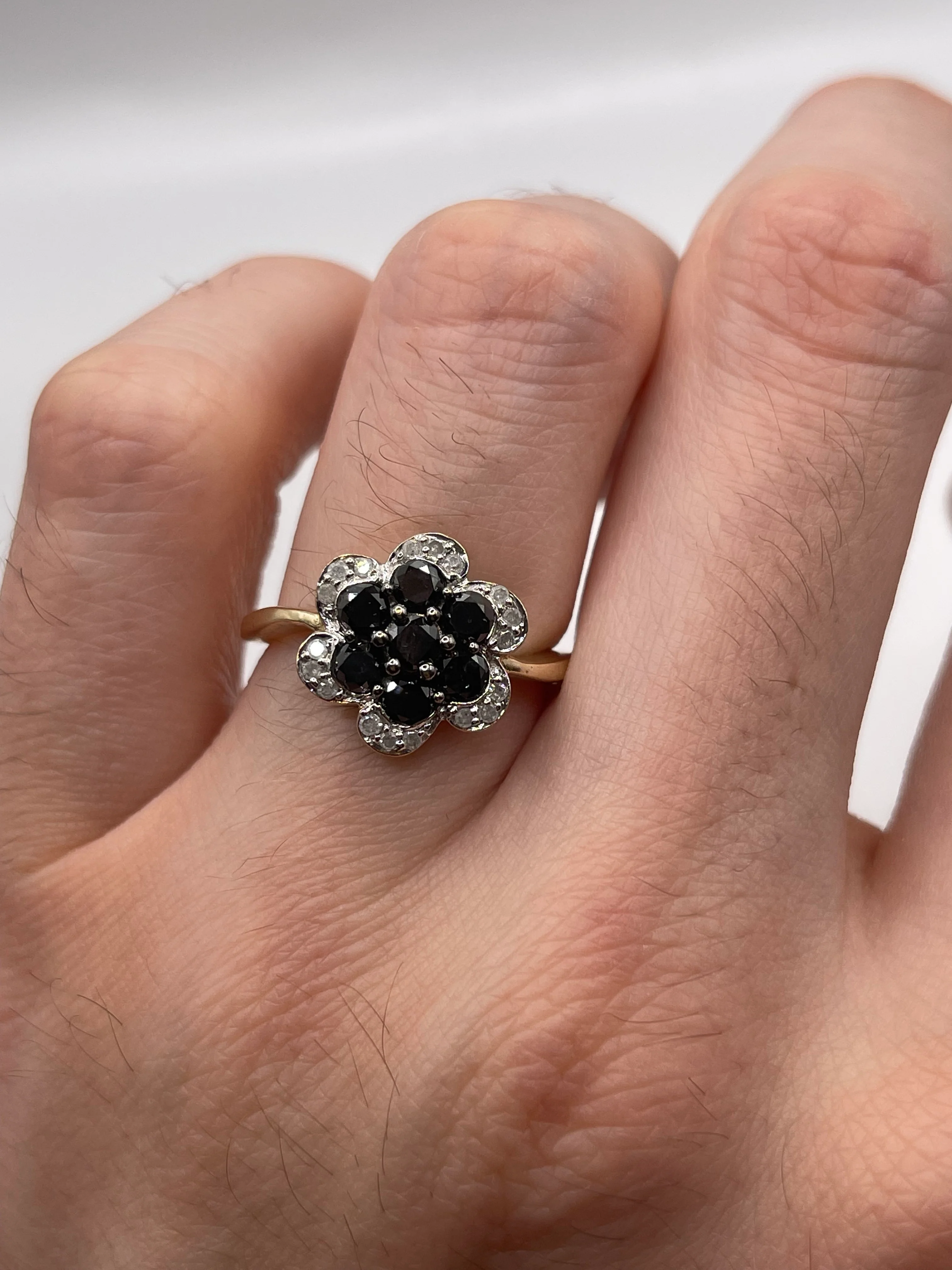 9ct gold diamond cluster ring - Image 4