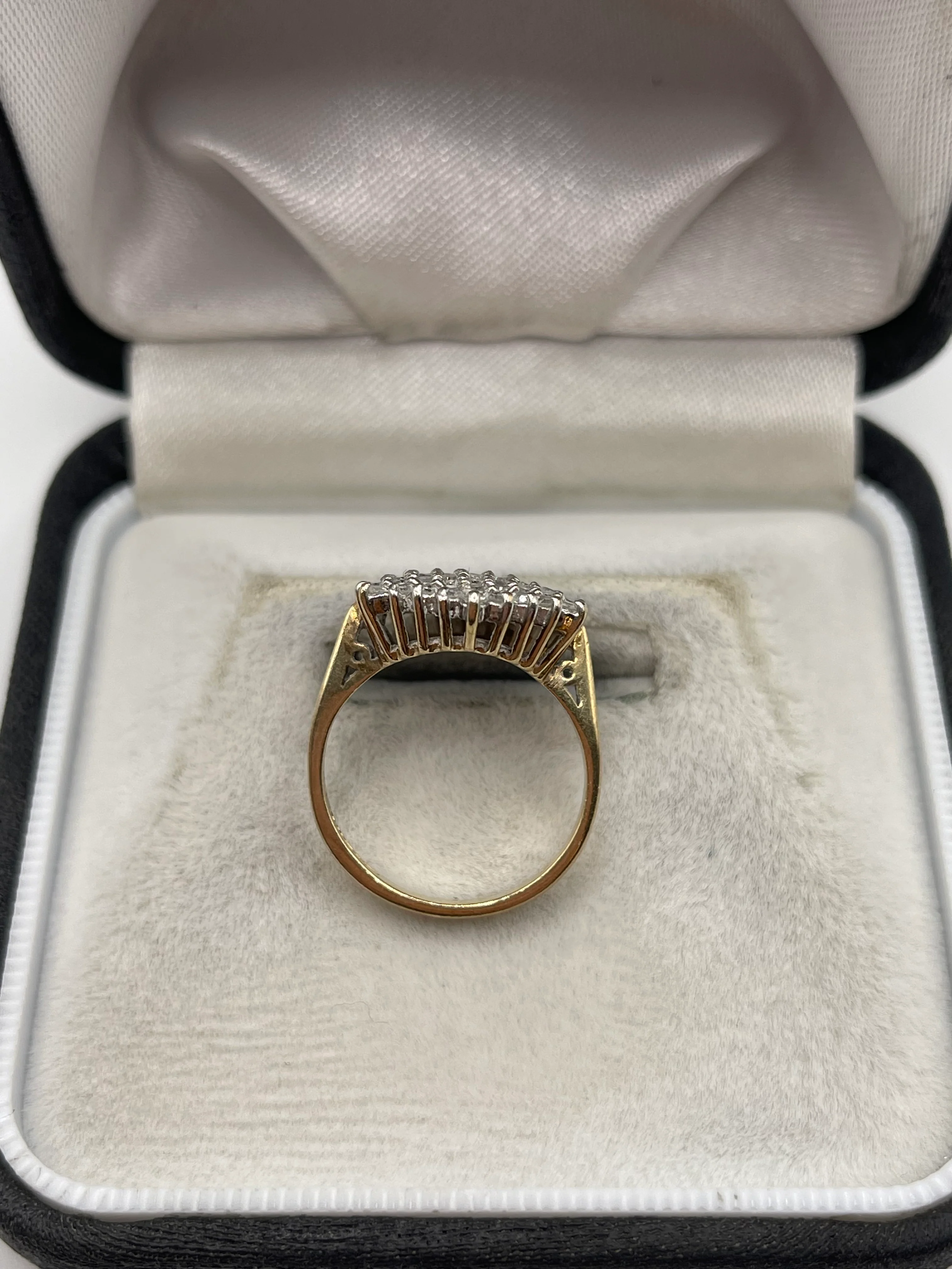 9ct gold diamond cluster ring - Image 3